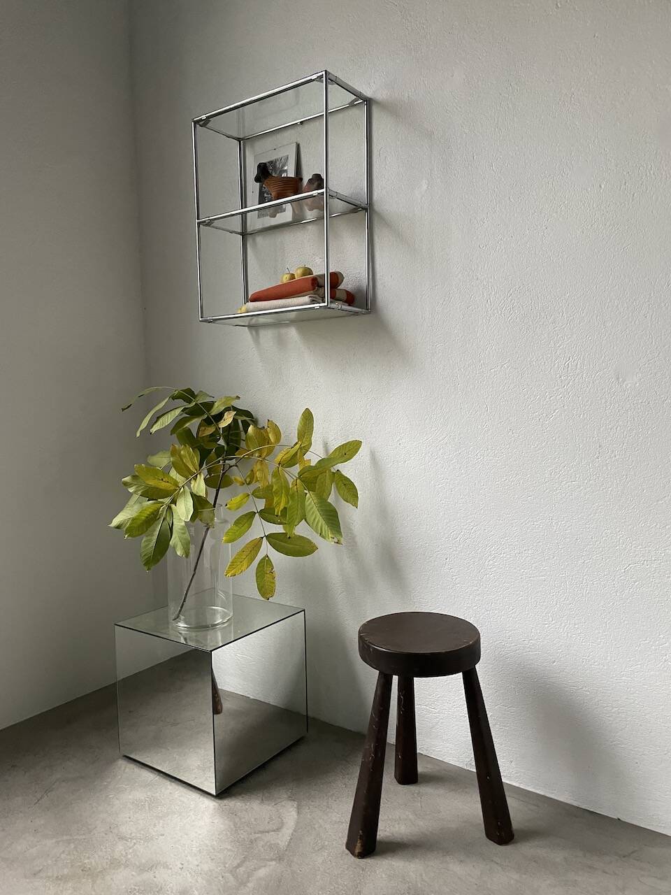 Abstracta Poul Cadovious wall shelf