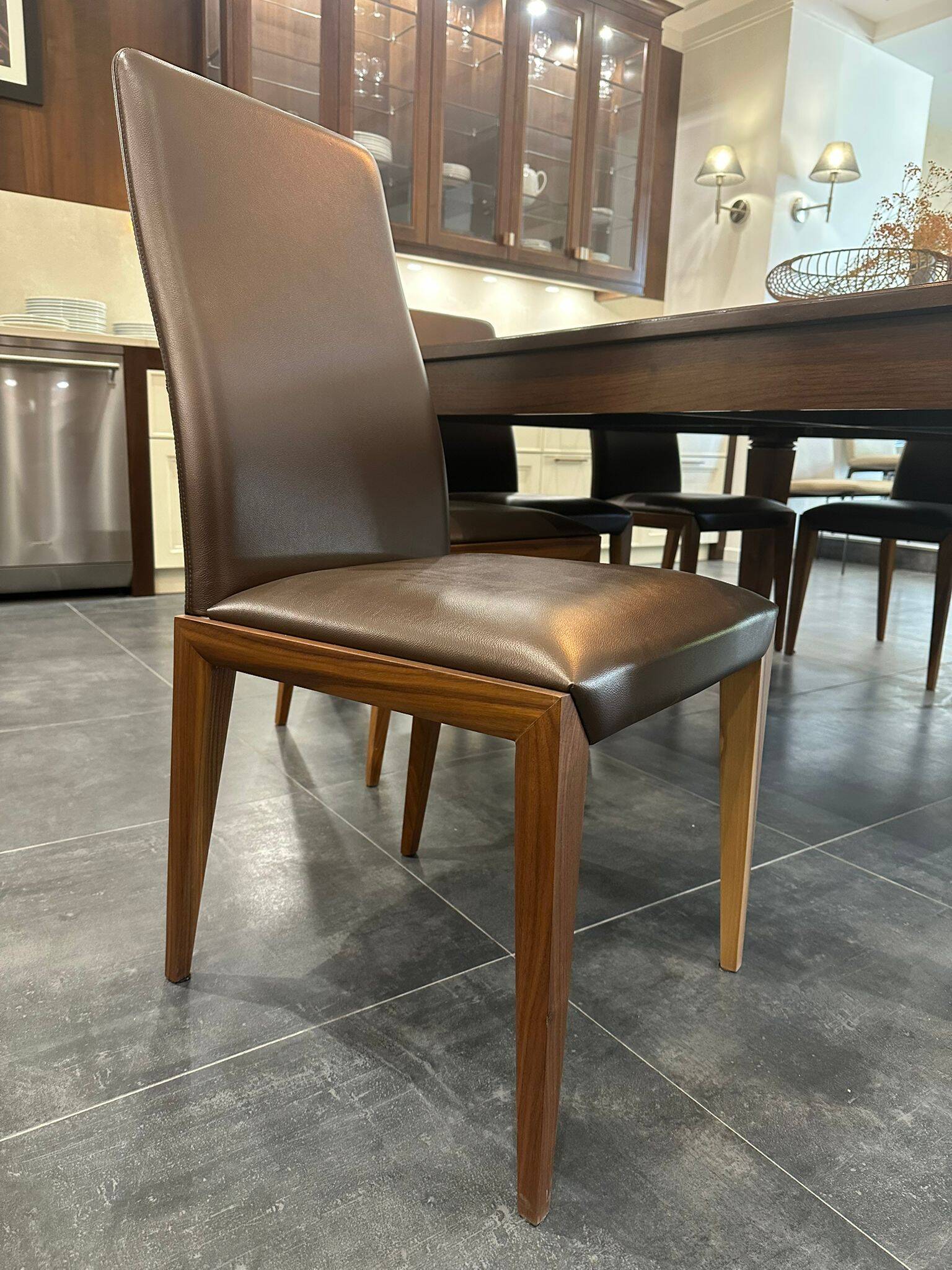 Lot - doca table & 6 Giada chairs
