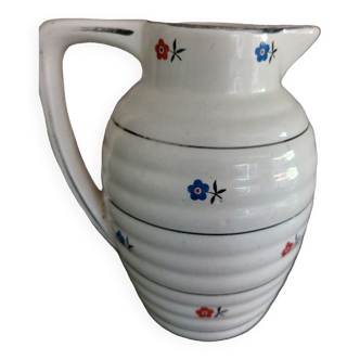 Old earthenware pitcher Onnaing