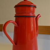 Vintage coffee maker in red and black enamelled sheet