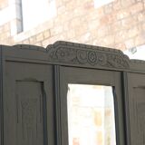 Art Deco wardrobe with three doors – Kaki Barda (Liberon)