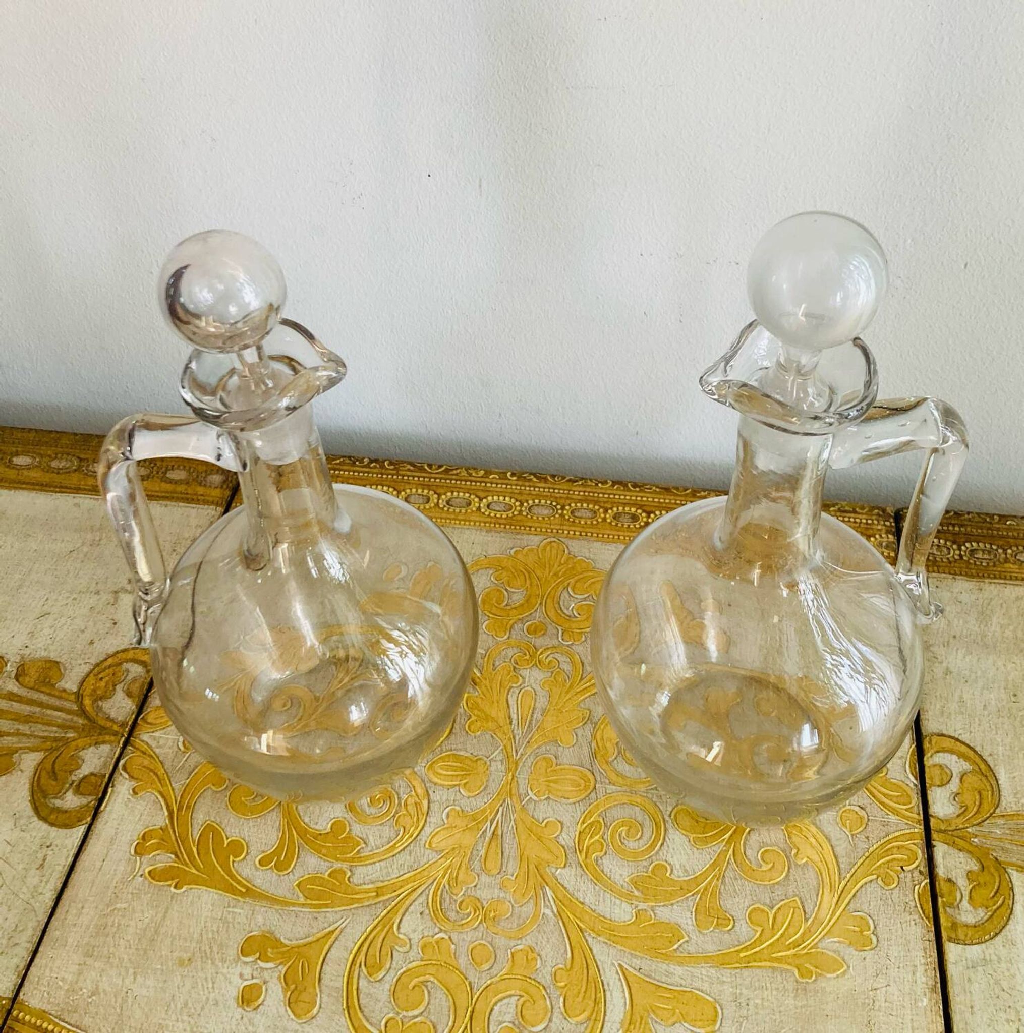 Wine pitchers or carafes in glass from the 19th century.