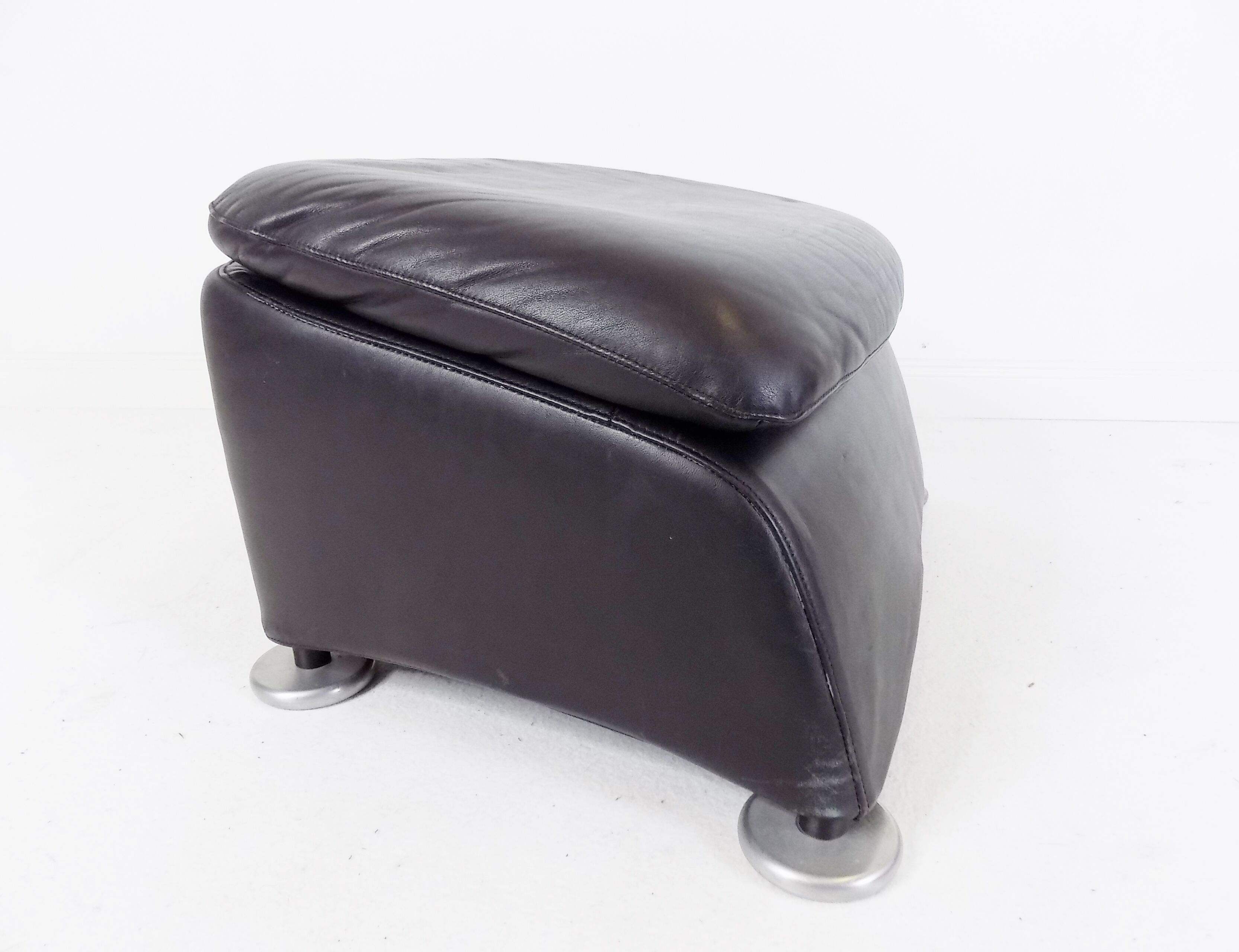 Montis Loge leather armchair with ottoman by Gerard van den Berg