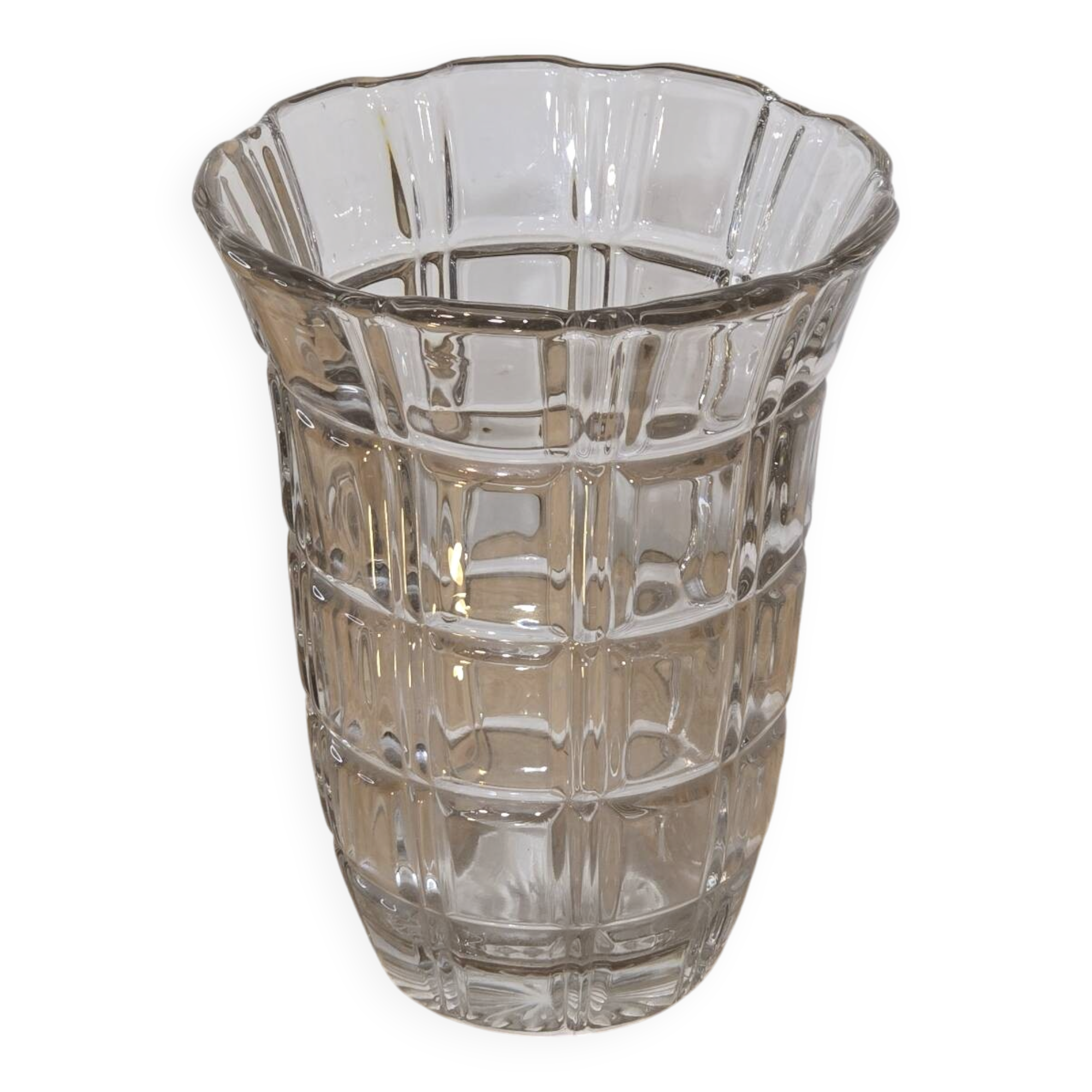 Large Art Deco vase in chiseled white crystal