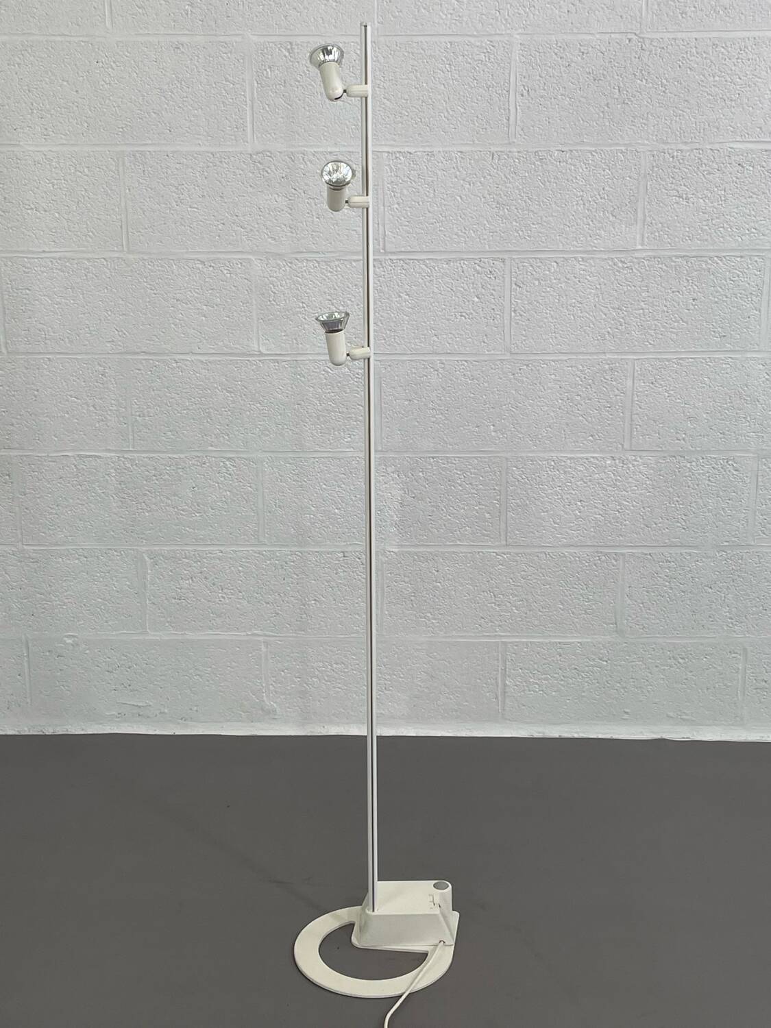 Vintage floor lamp with lamp dimmer