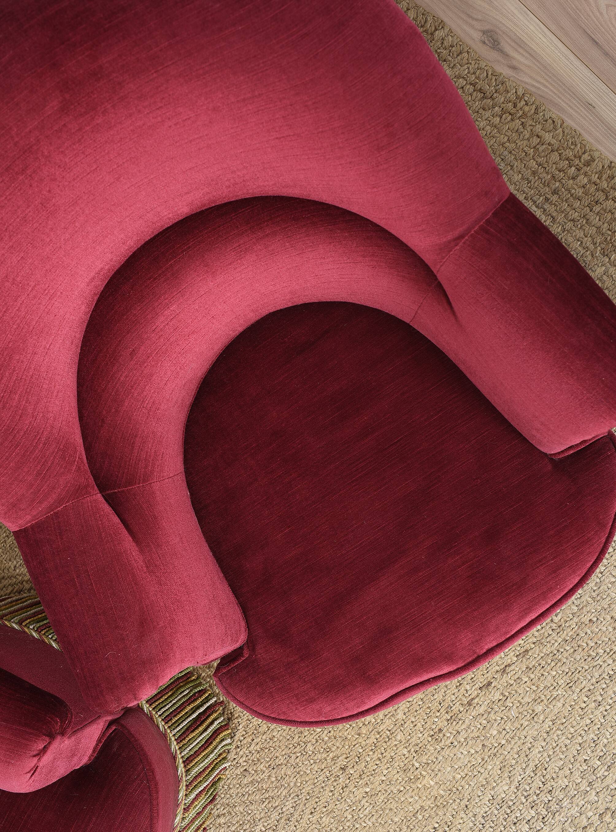 Sofa and pair of toad armchairs in red velvet.