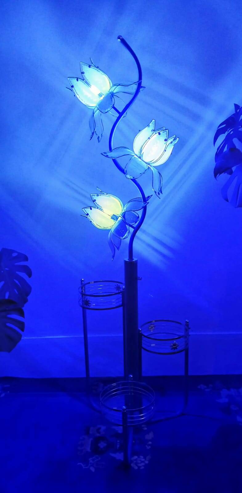 Vintage hollywood regency lotus lamp blue