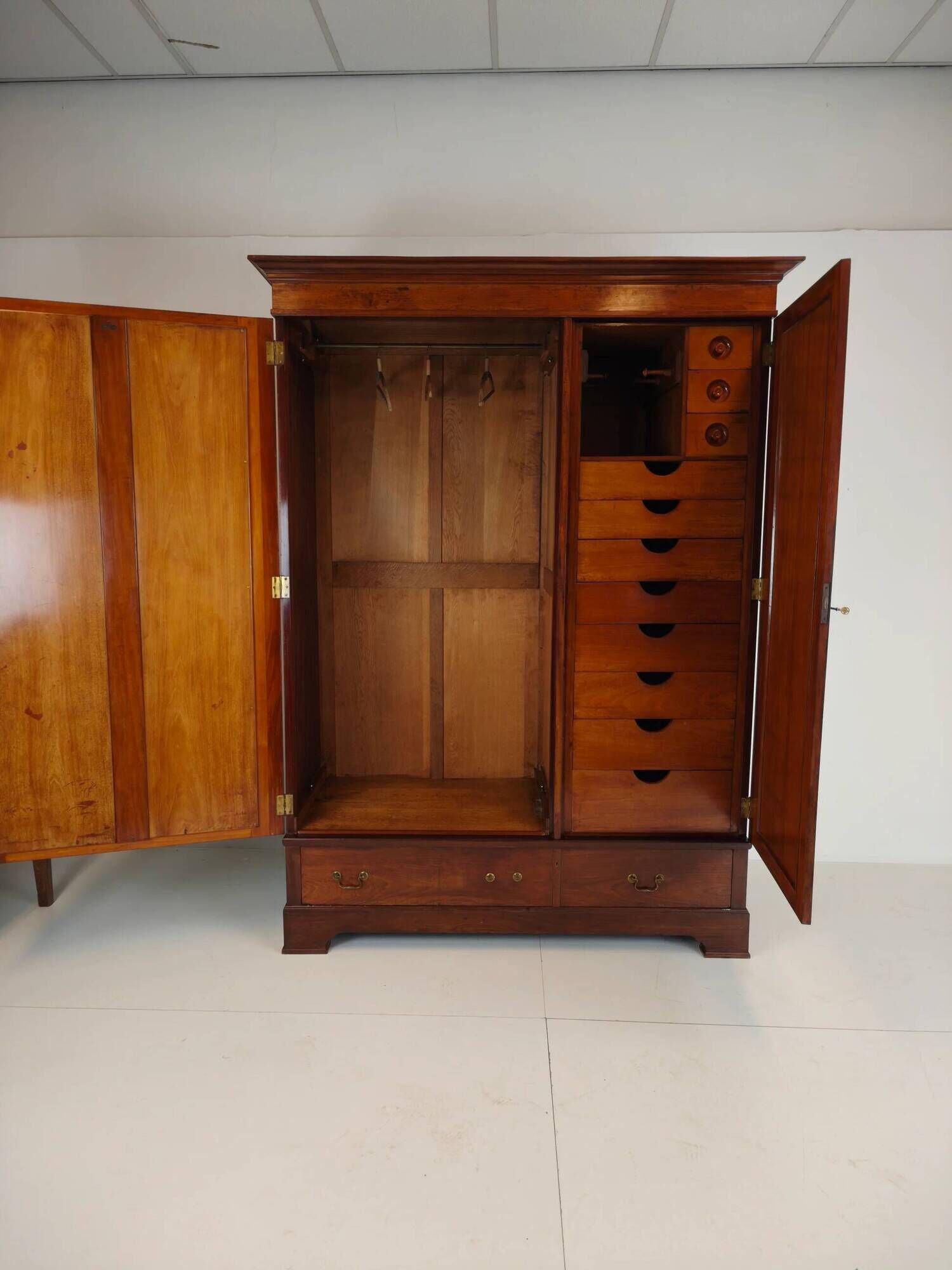 High-quality late 19th-century mahogany wardrobe by H. Pander & Zonen