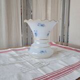 Vase en opaline motifs fleurs bleues