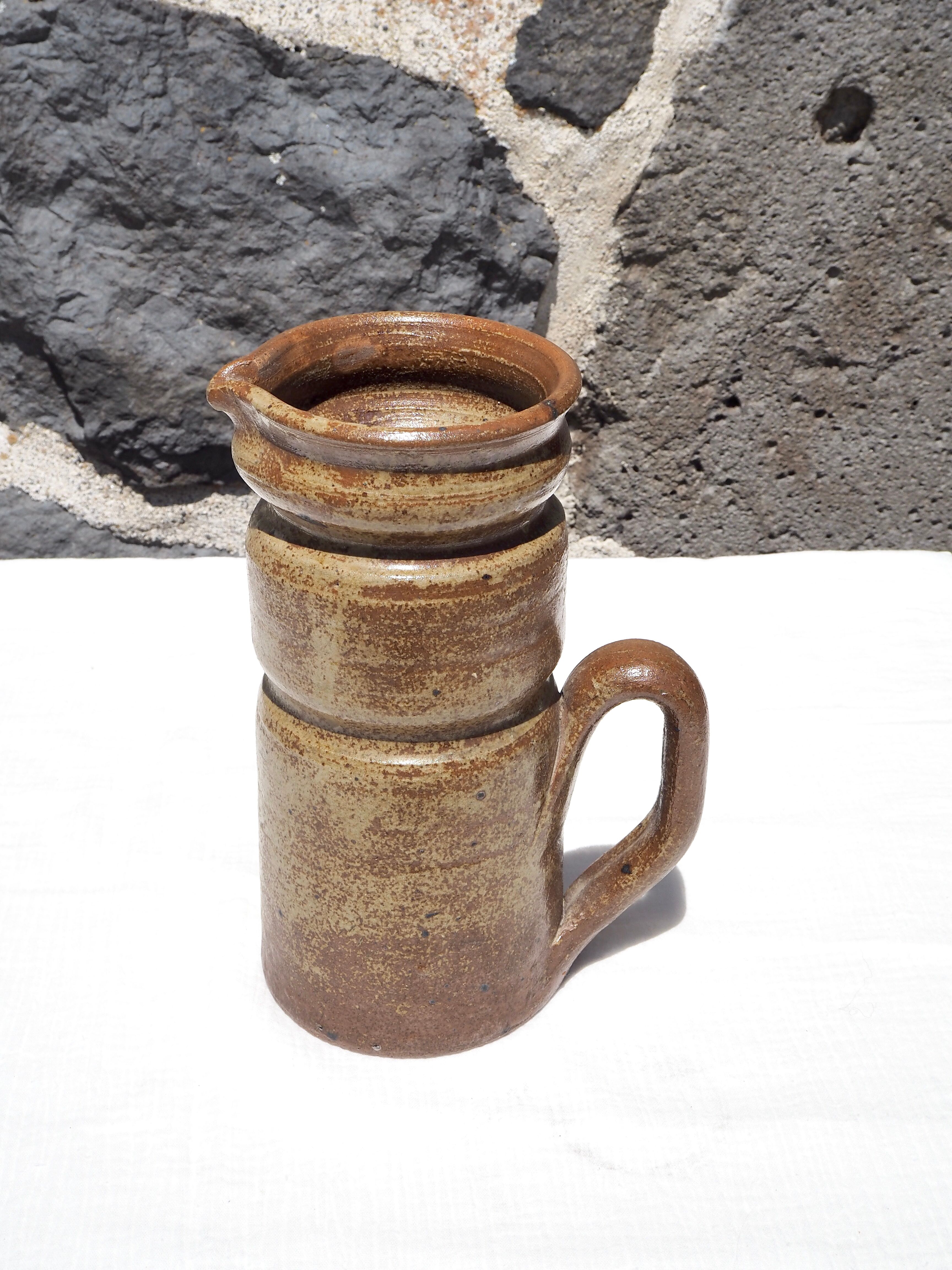 Raw sandstone pitcher XL