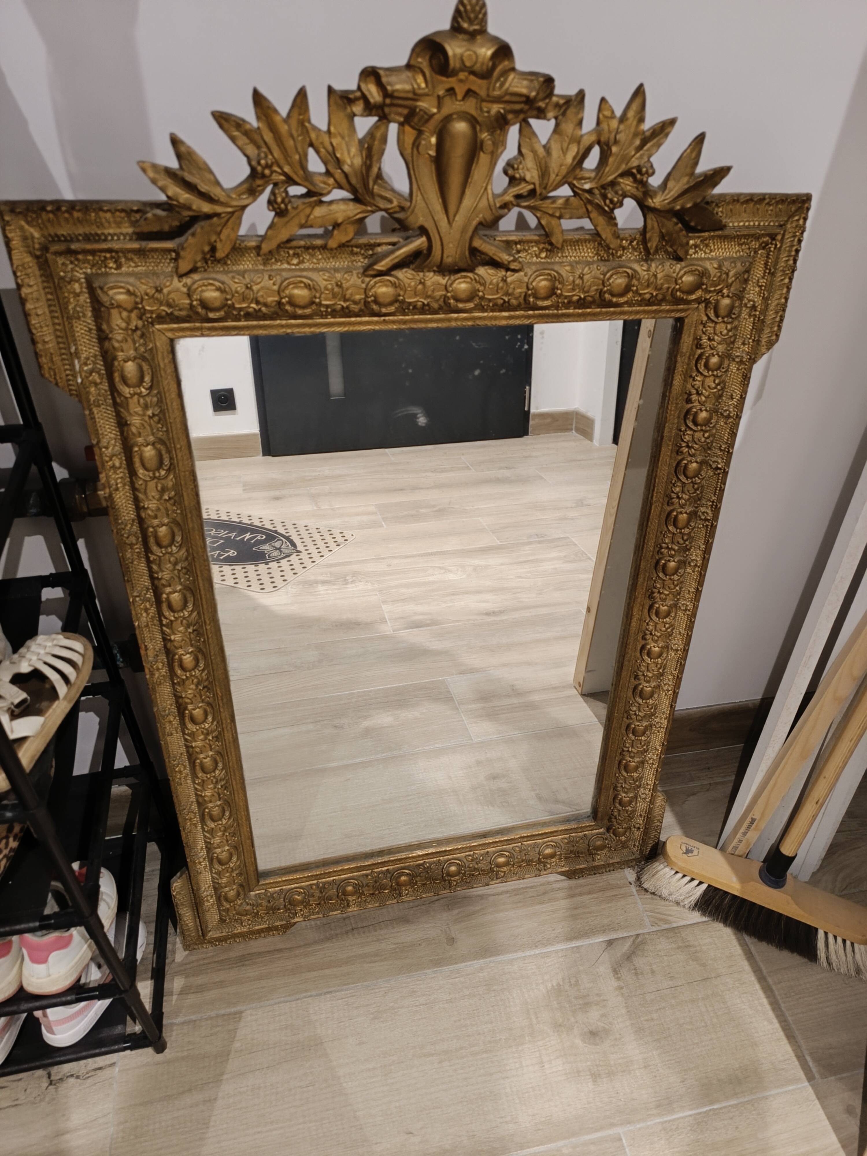 Antique mirror in Napoléon III style with a laurel pediment.
