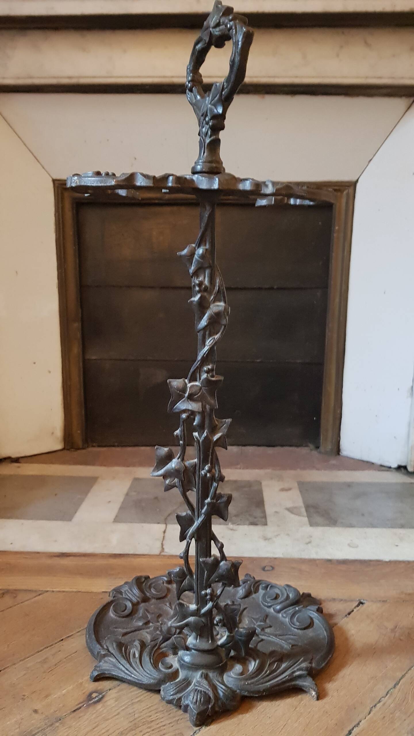 Cast iron umbrella holder