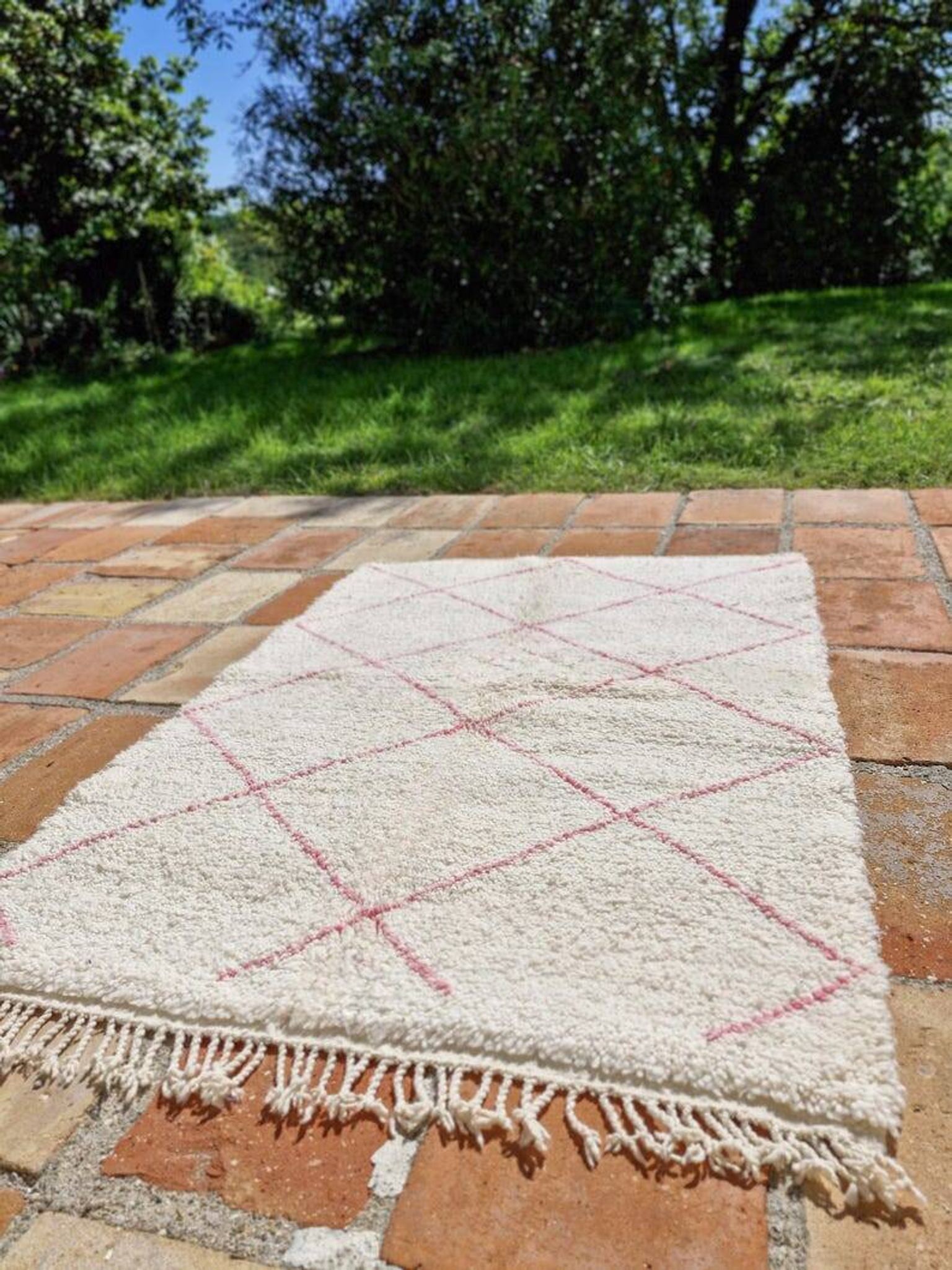 Handmade Moroccan rug 250cm x 150cm