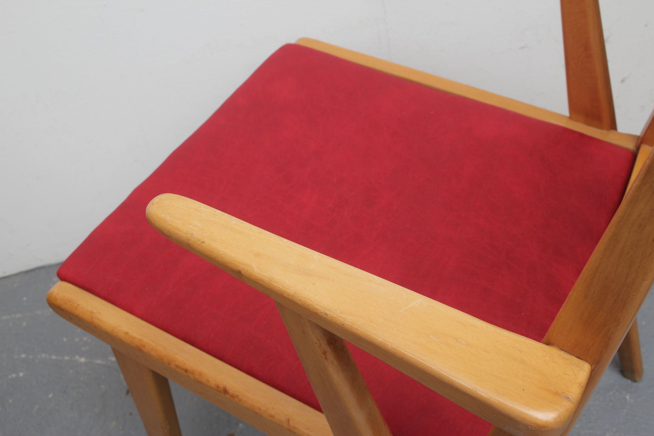 Fauteuil des années 1950 en bois de hêtre