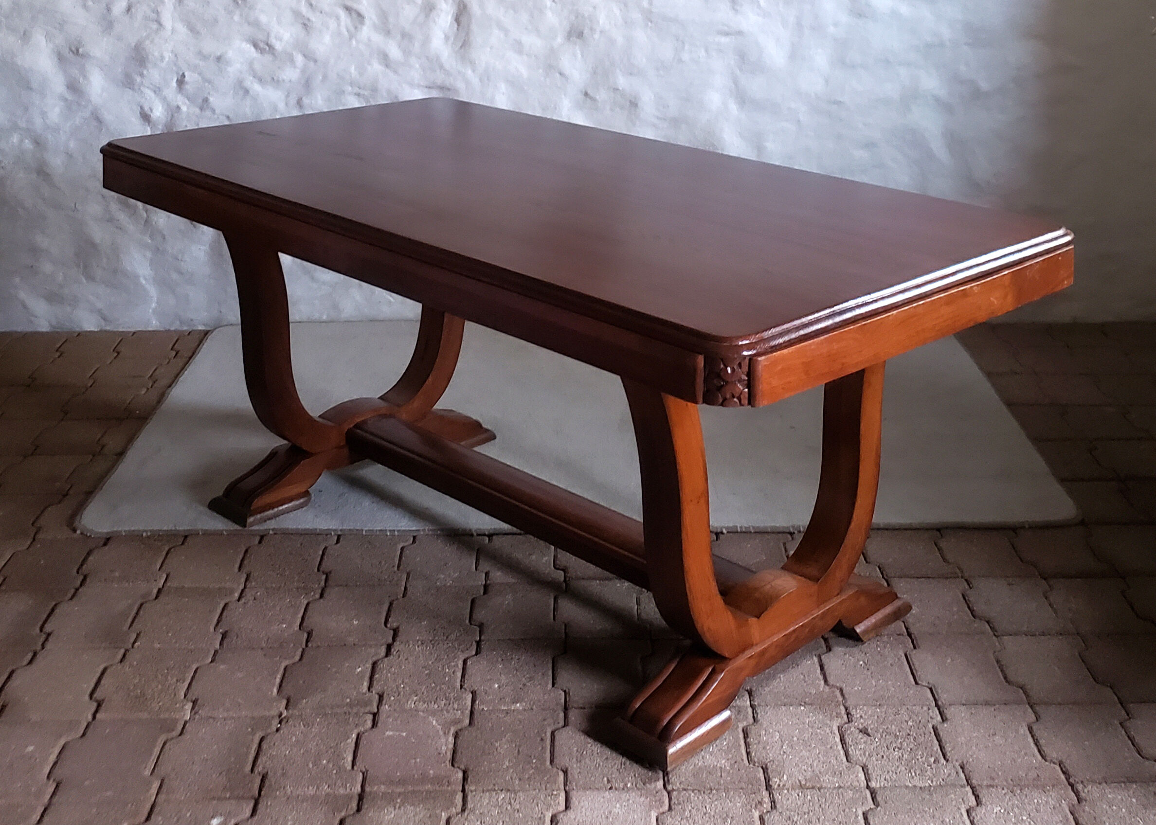 Art-deco table in oak