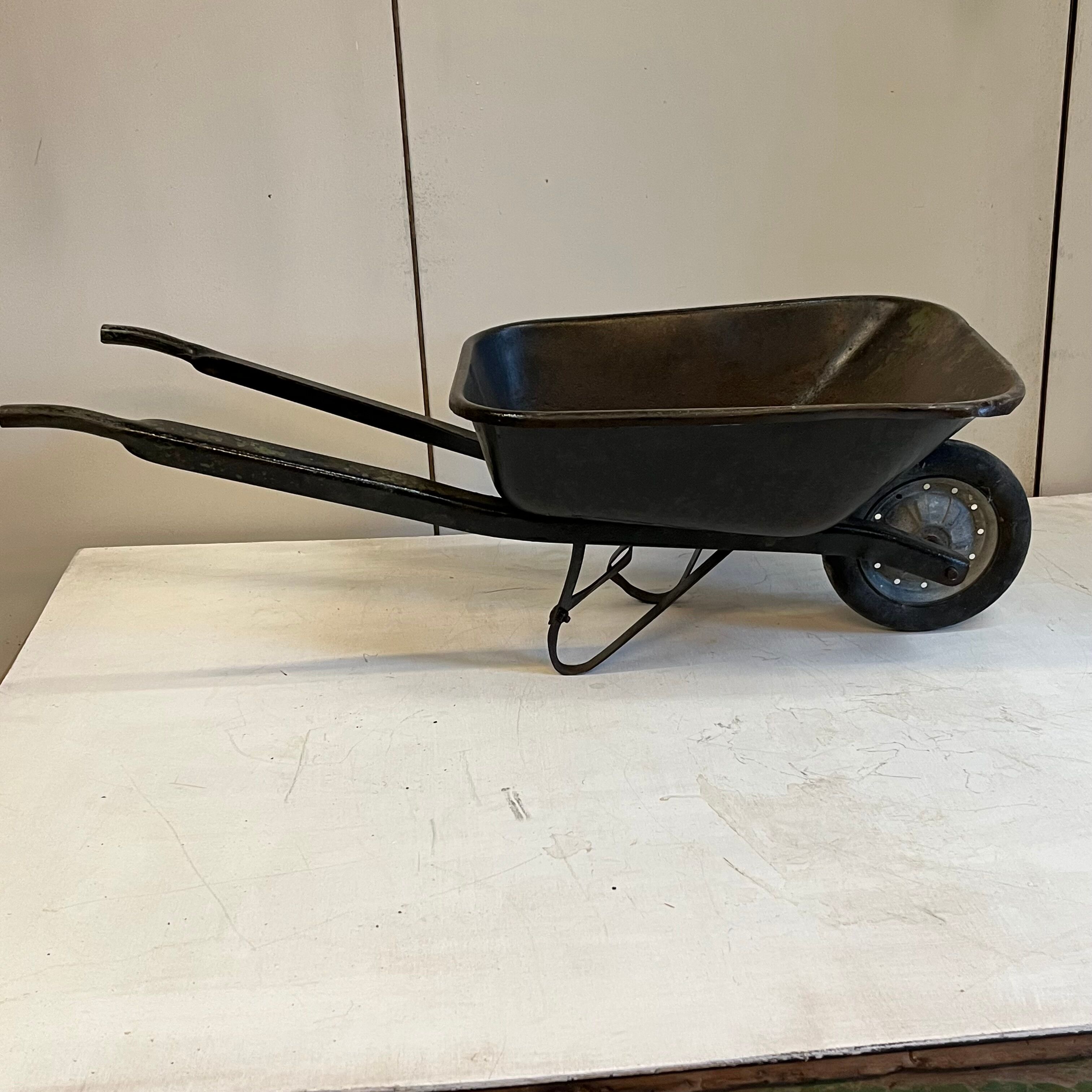 Children's wheelbarrow