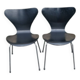 2 Danish Scandinavian chairs by Fritz Hansen Arne Jacobsen, black wood.