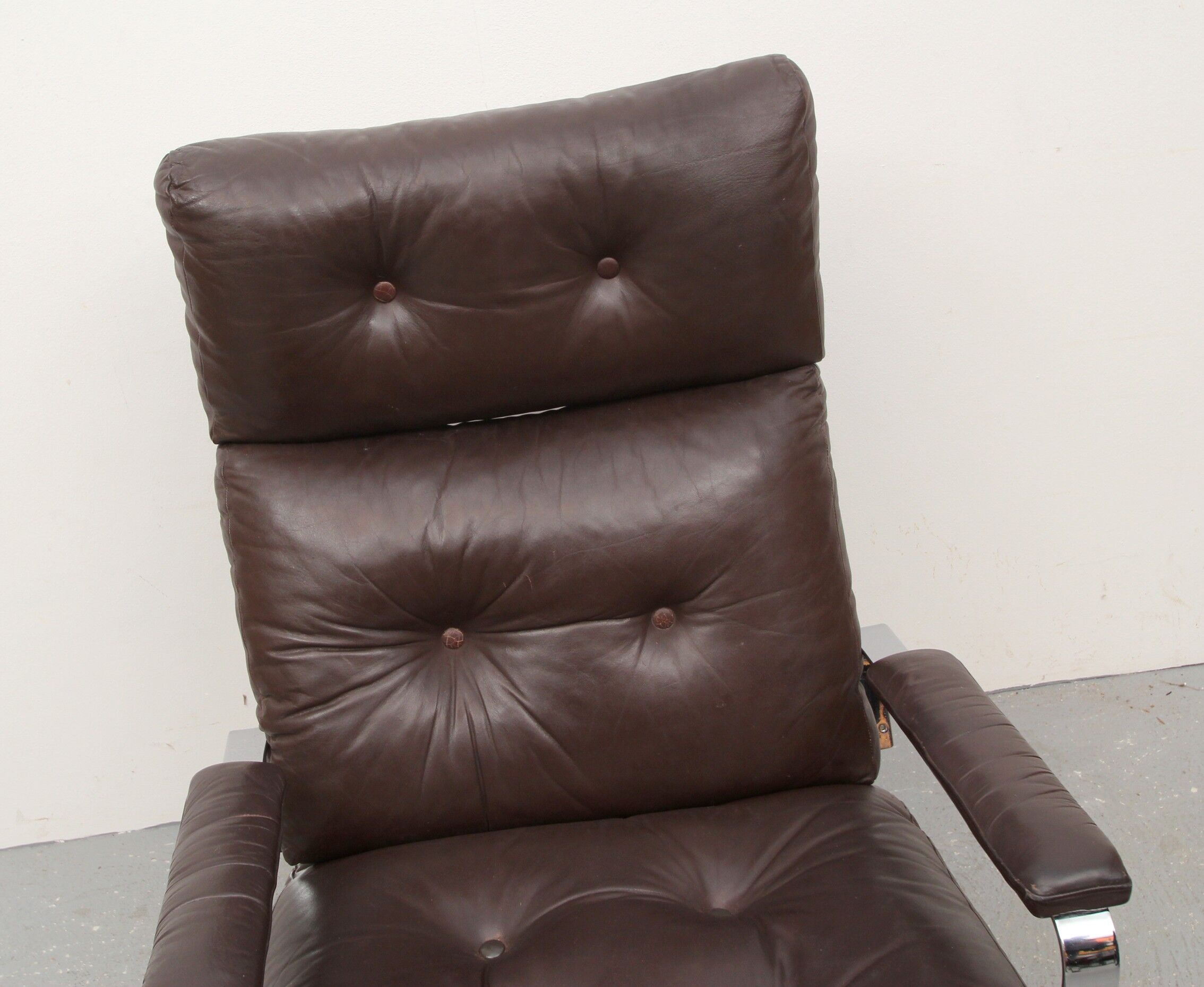 Fauteuil en cuir marron 1970