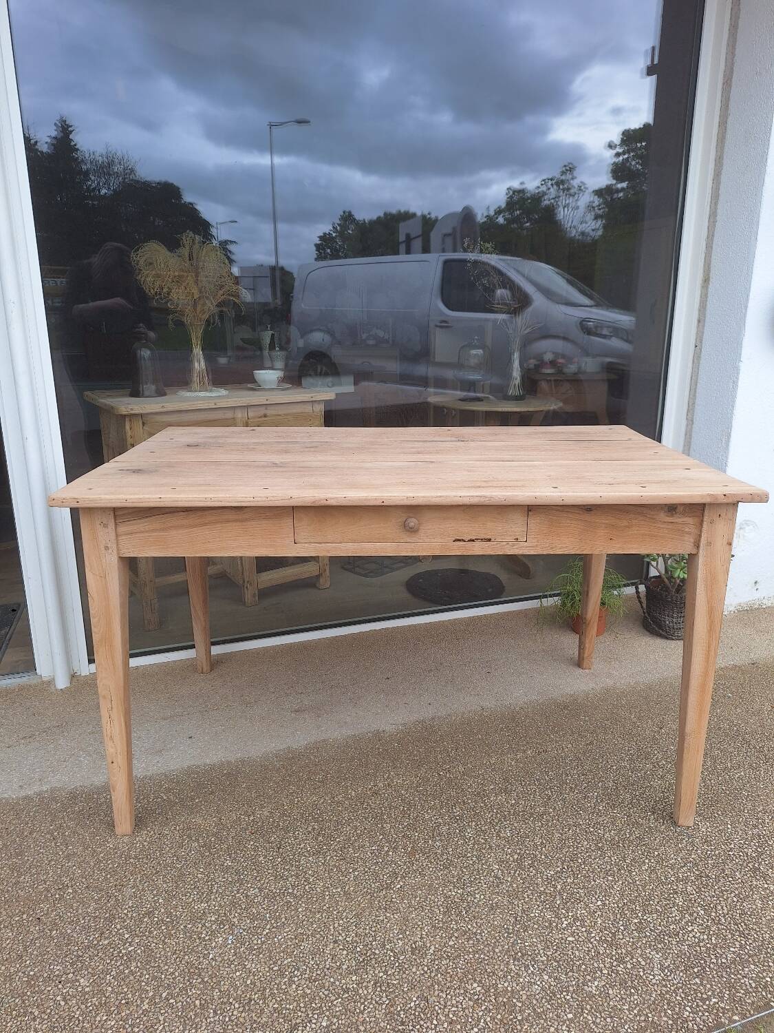 Farm table