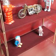 String metal shelf