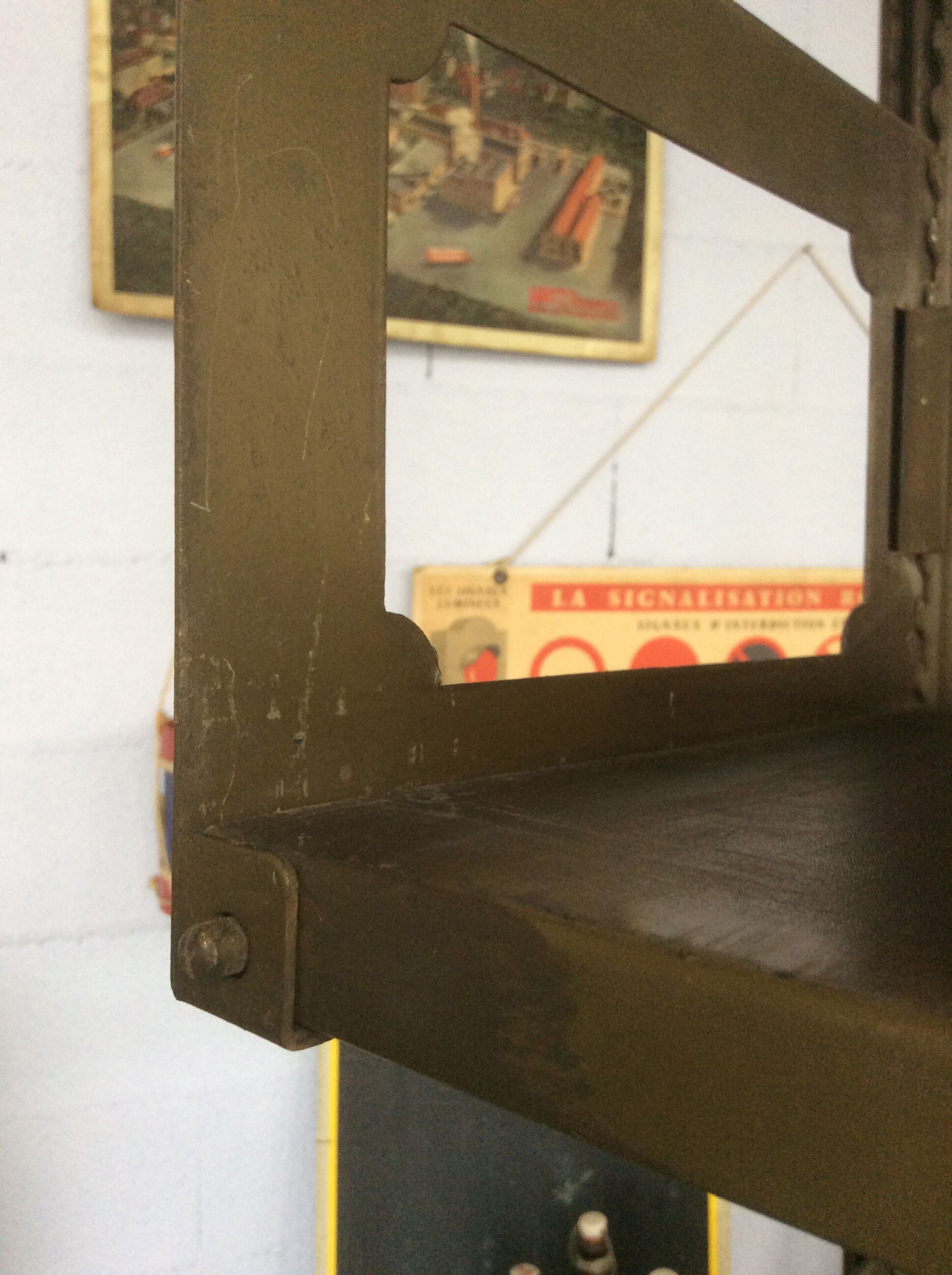 Former Strafor double shelf 30s