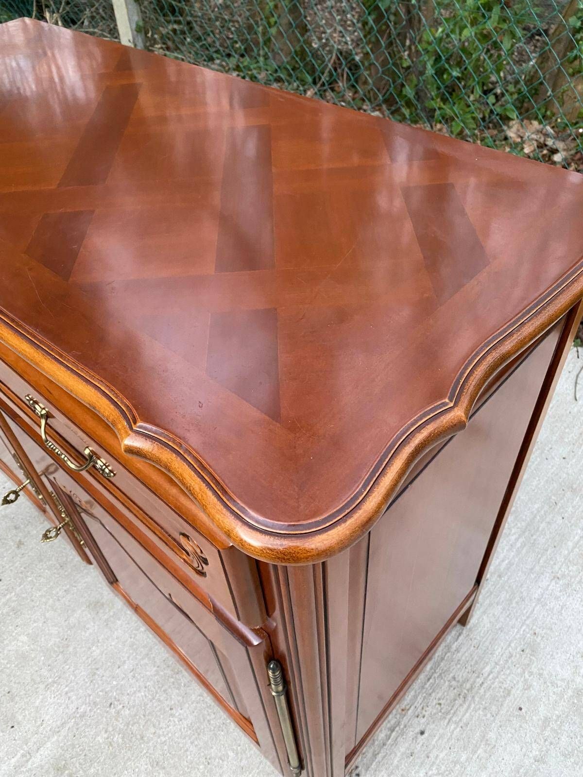 Louis XV buffet in cherry wood and shiny marquetry with 2 doors and 2 drawers