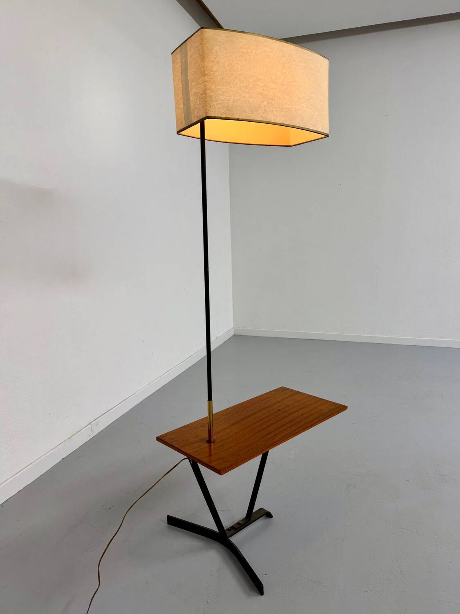 Vintage French design metal and brass floor lamp from the 1950s, Arlus
