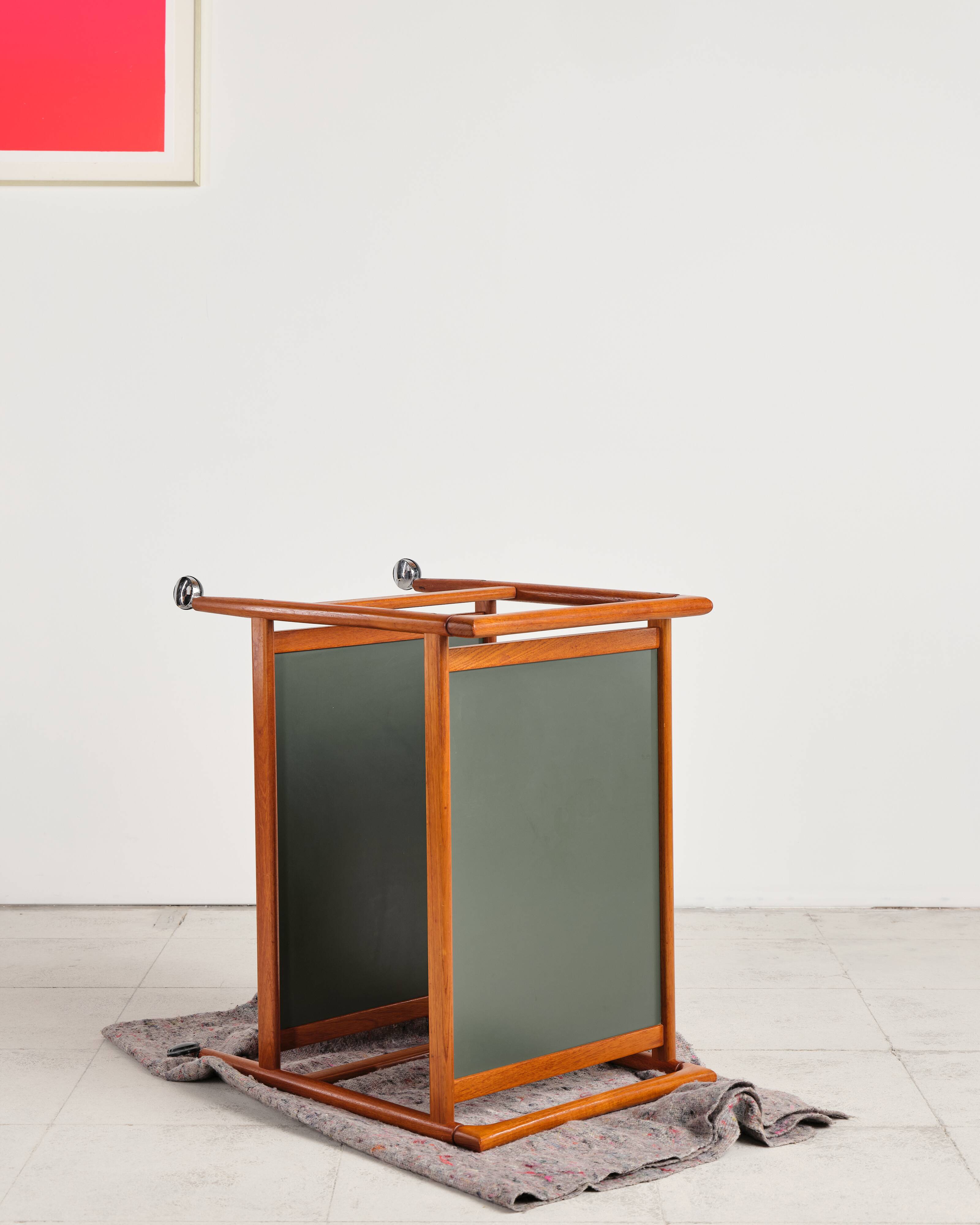 Dessert or bar cart, Dyrlund, mid-20th century design in teak.