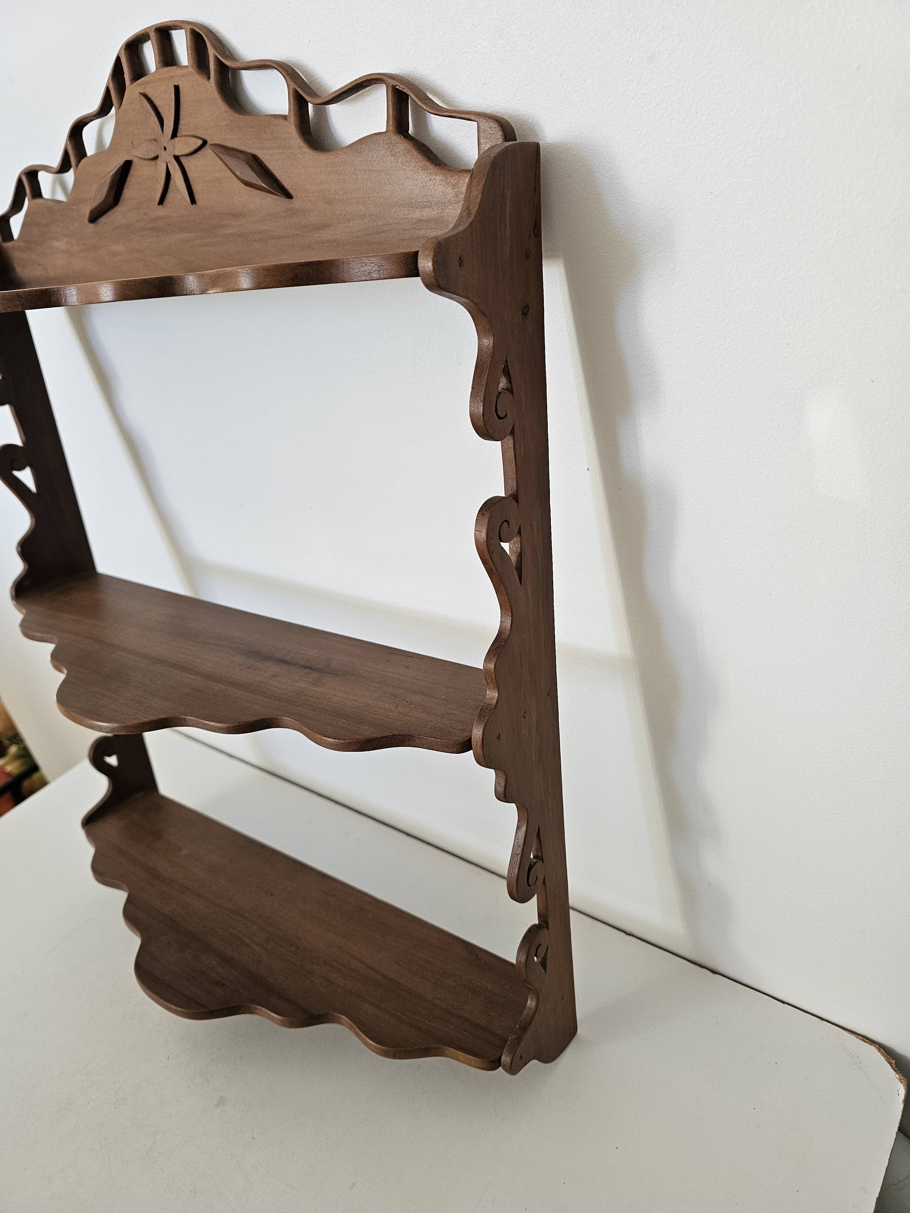 Elégante étagère murale en bois - vintage