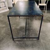 Table in metal