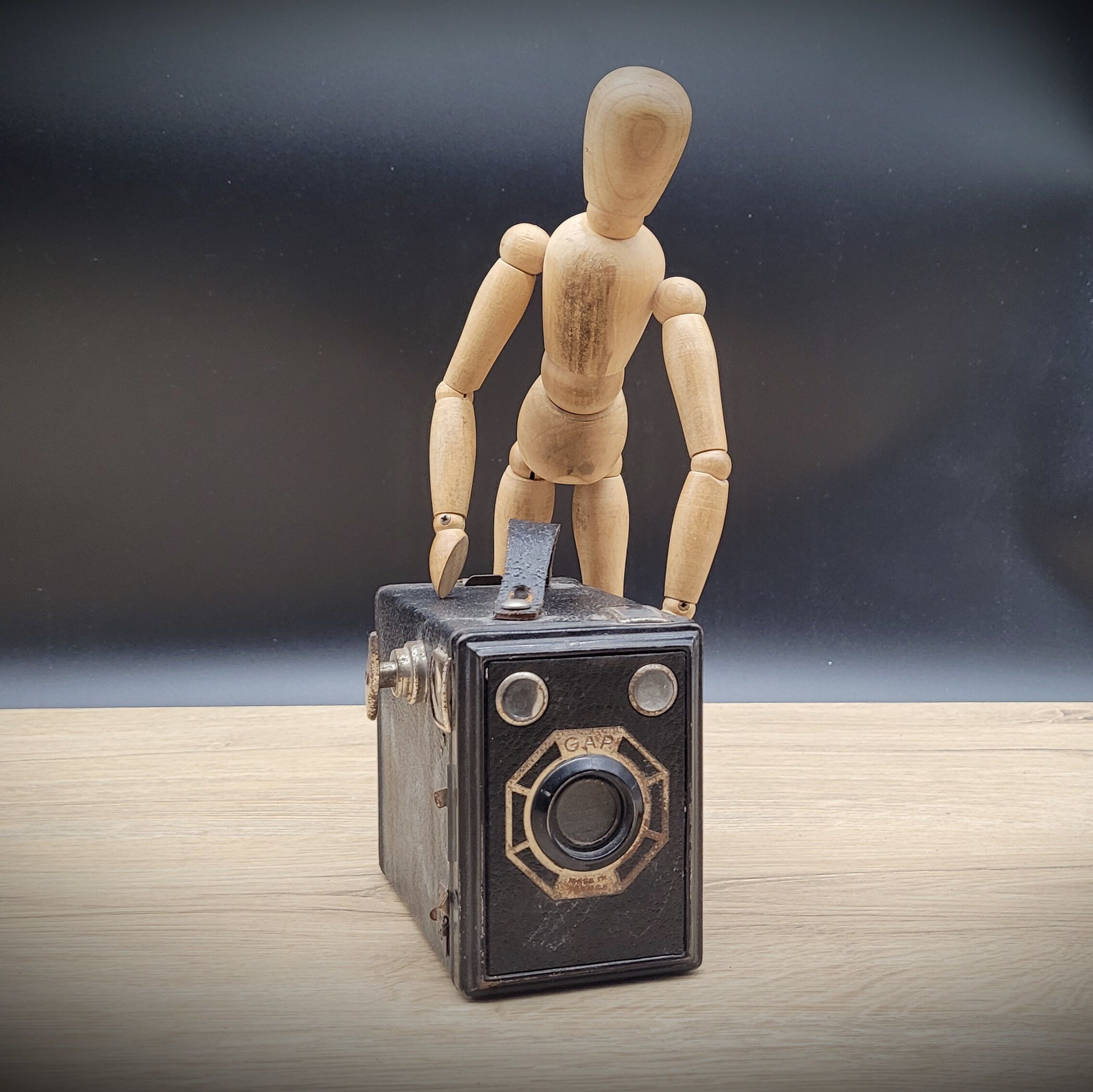 Gap box camera