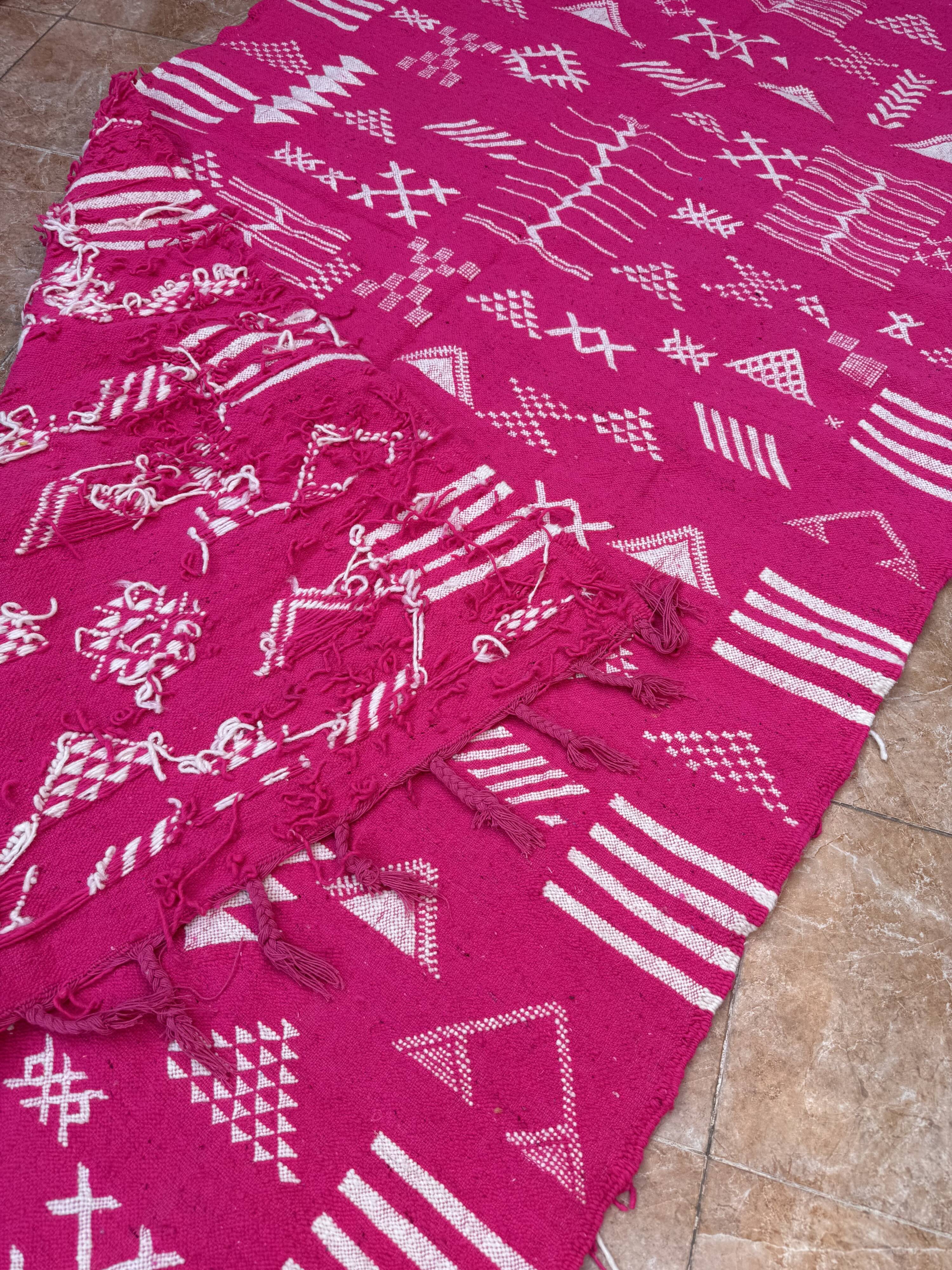 Handmade wool Berber rug – Bohemian pink Moroccan kilim