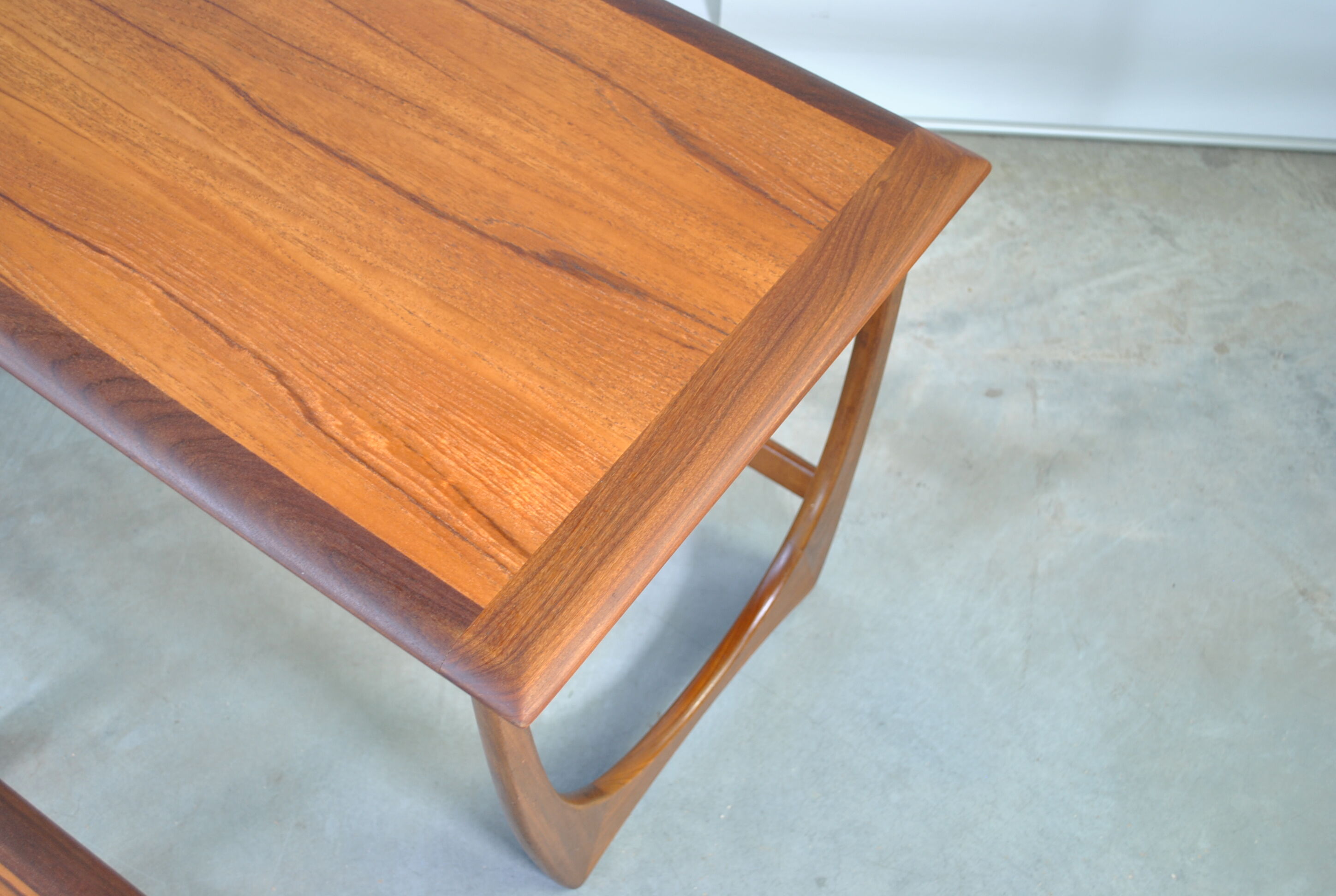 Large pull-out table G-plan 1950