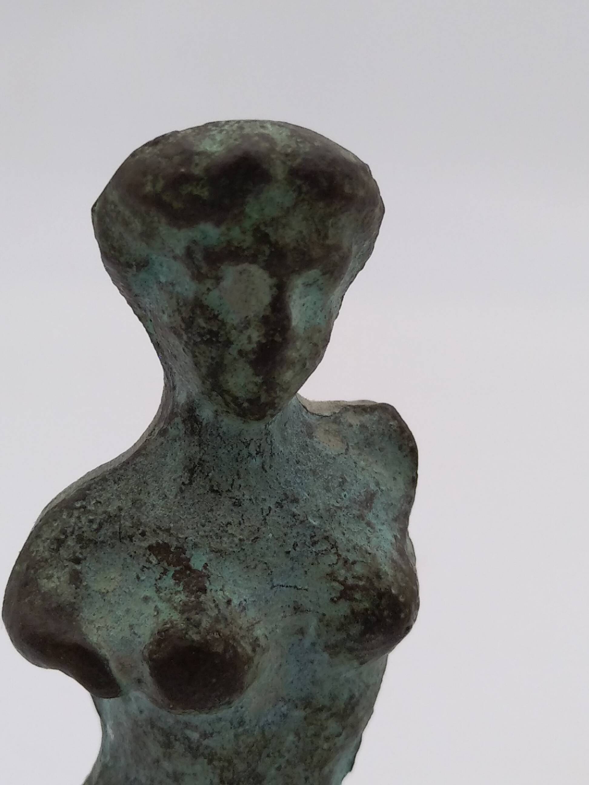 Bronze statuettes Venus de Milo and a Roman.