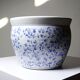 Vintage Chinese cache-pot in blue and white porcelain with a floral design.
