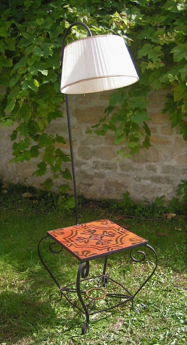 Reading floor lamp