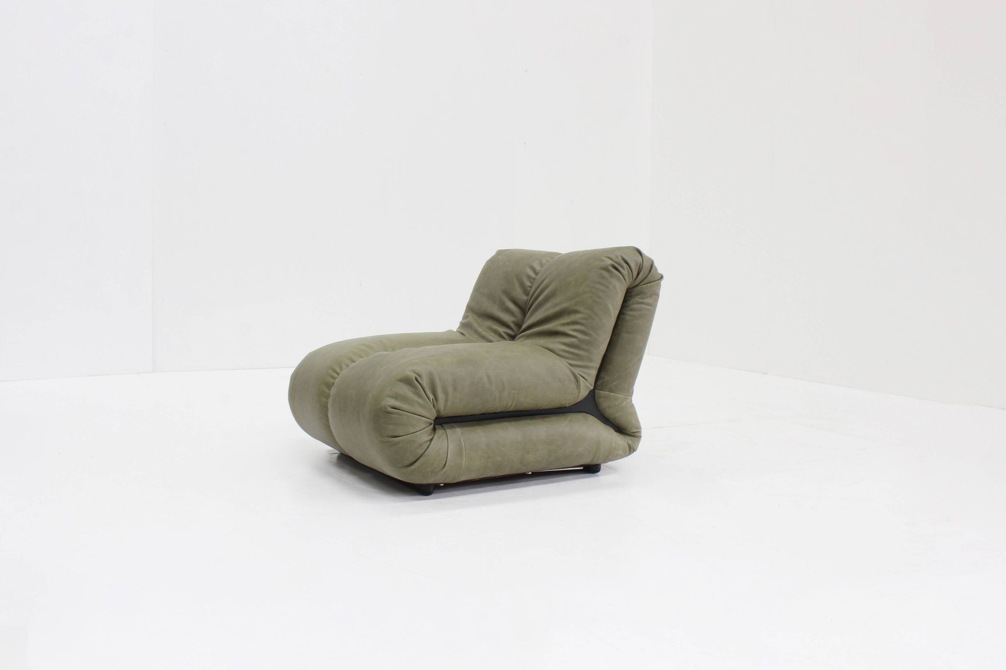 Pagru leather lounge chairs Claudio Vagnoni 1P Italy 1971
