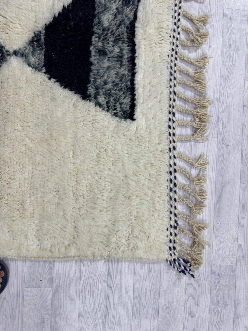 Beni Ouraine wool rug, size 150 x 250 cm