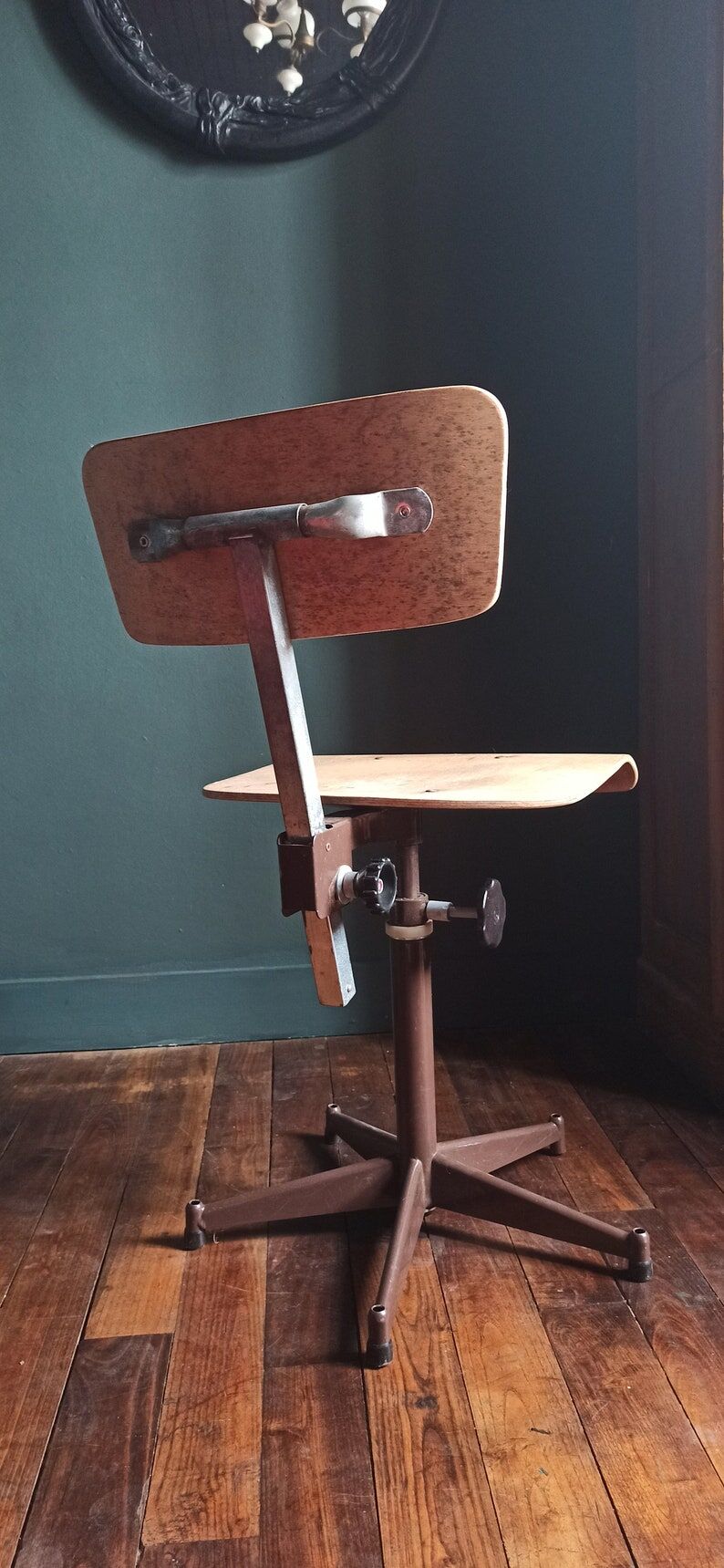 Vintage swivel workshop chair