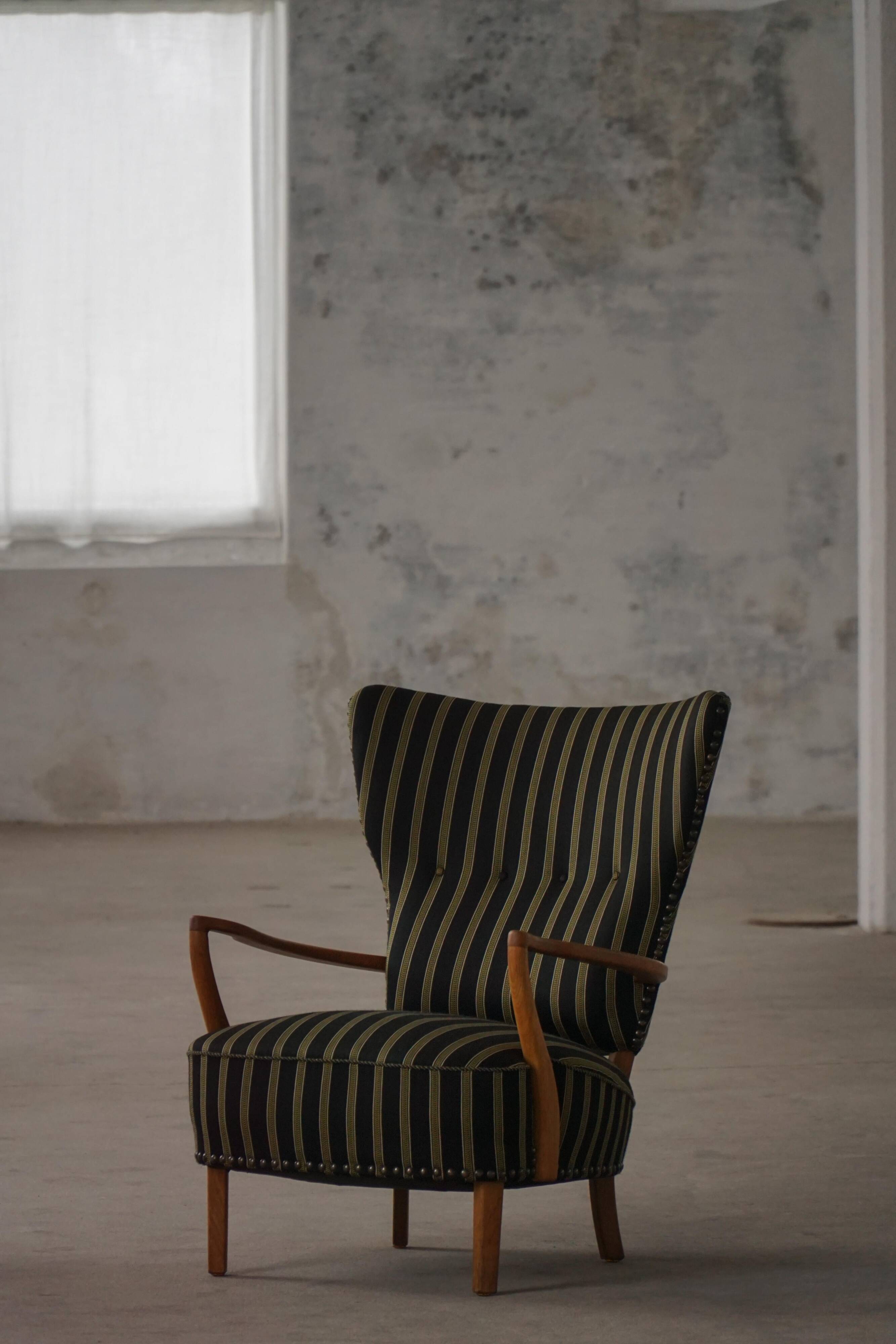 Danish mid-century chaise longue with a convertible backrest in oak, Viggo Boesen, 1950s.