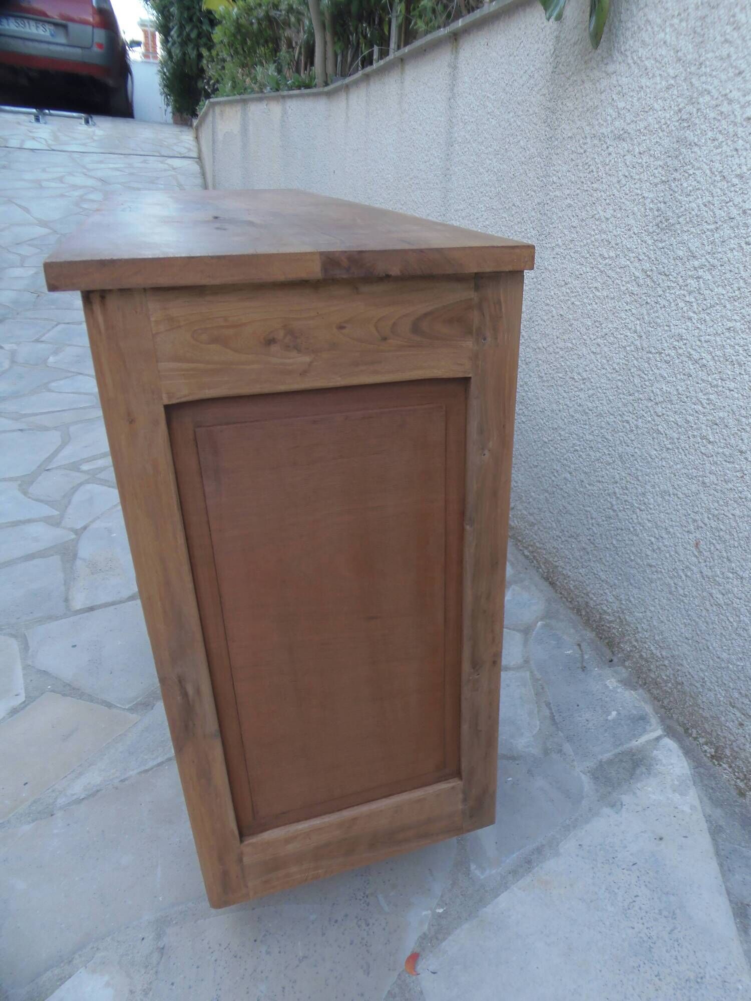 Vintage wooden buffet with a waxed finish, 2 sliding doors.