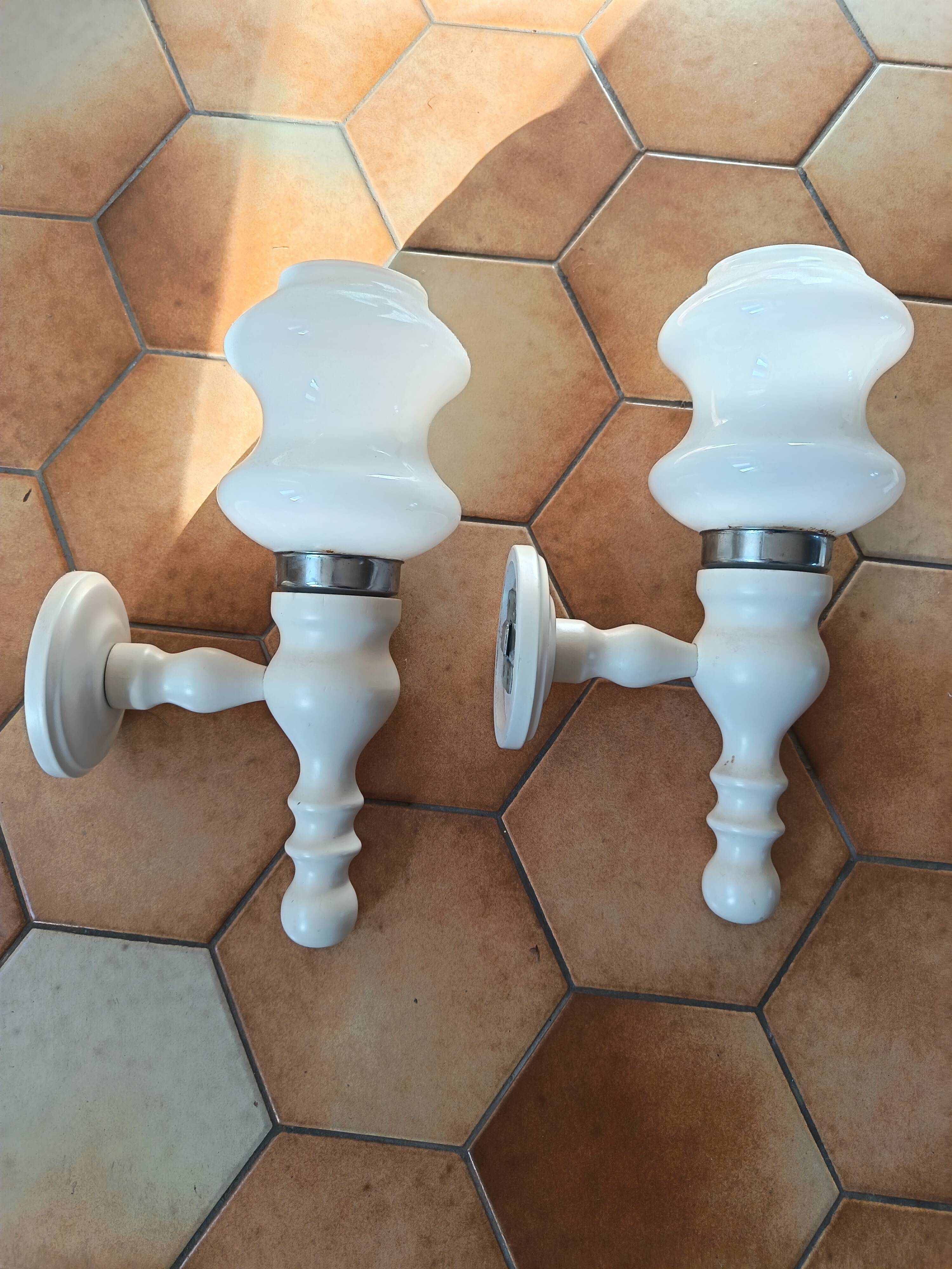 Opaline wall light and painted wood.