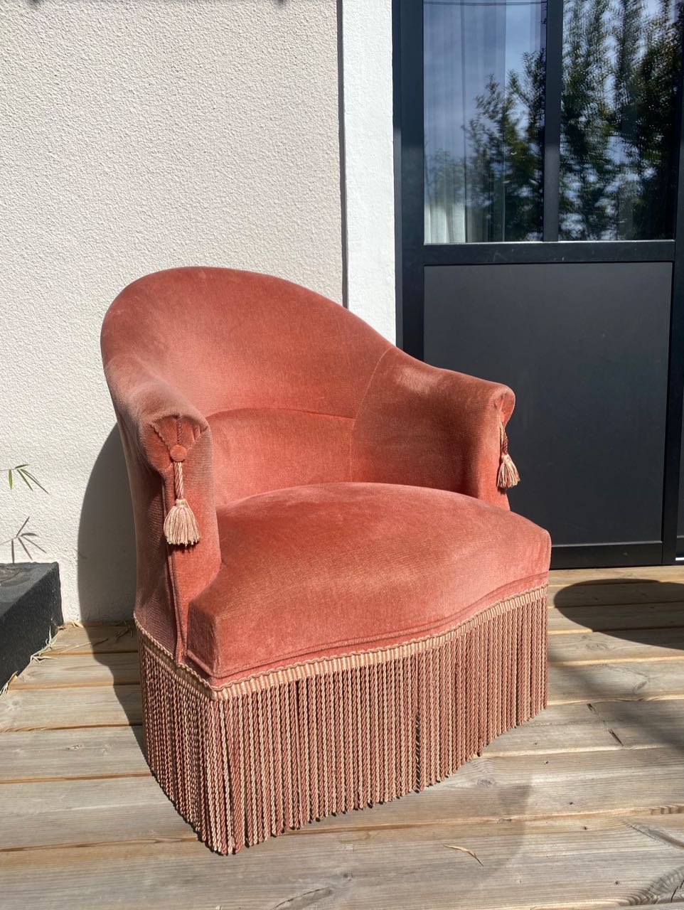 Pink toad armchair