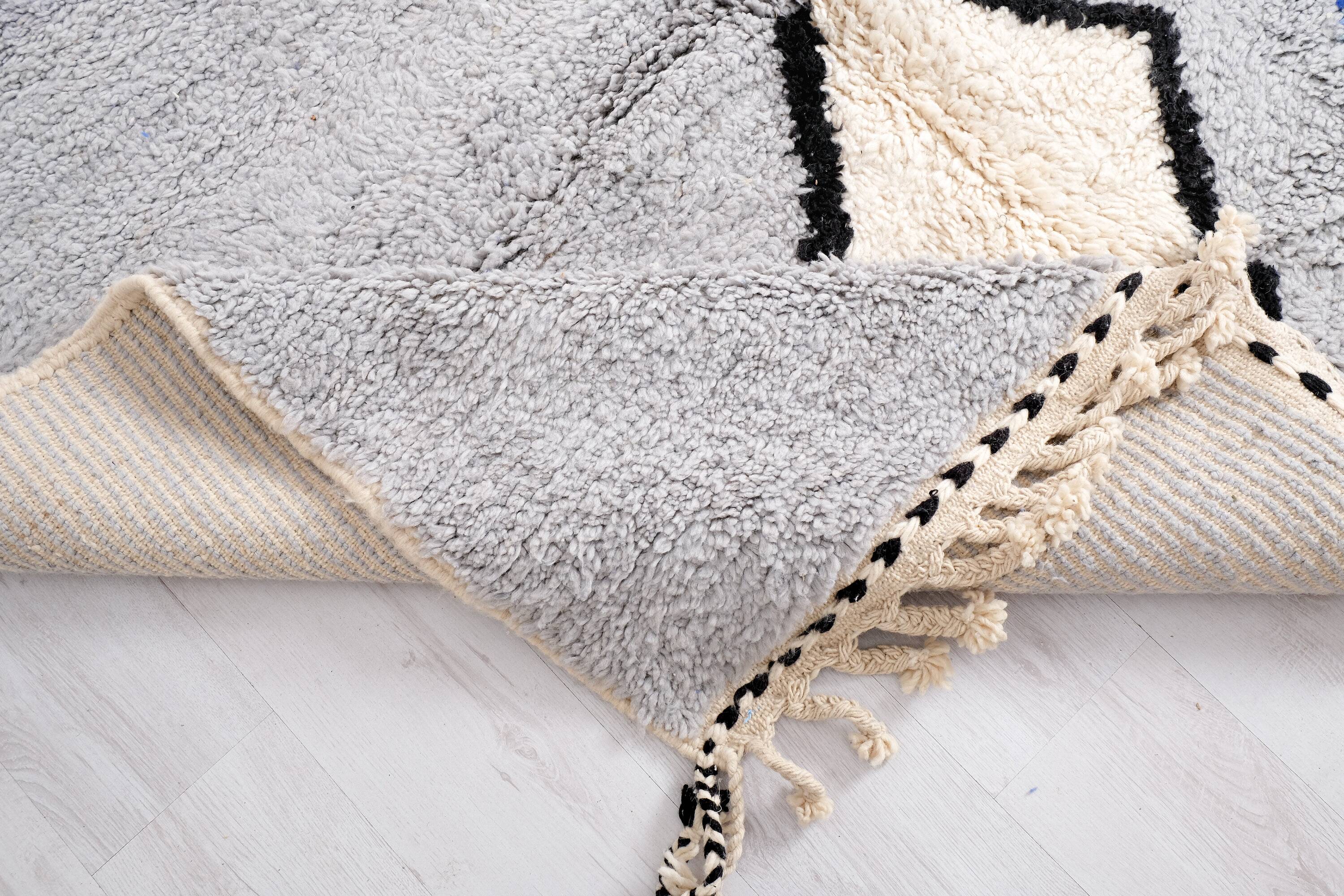 Handmade traditional carpet 250cm x 150cm Moroccan