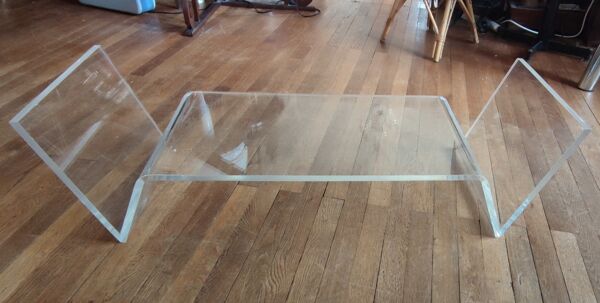 Table basse porte revues en plexiglas design 20 ème siècle