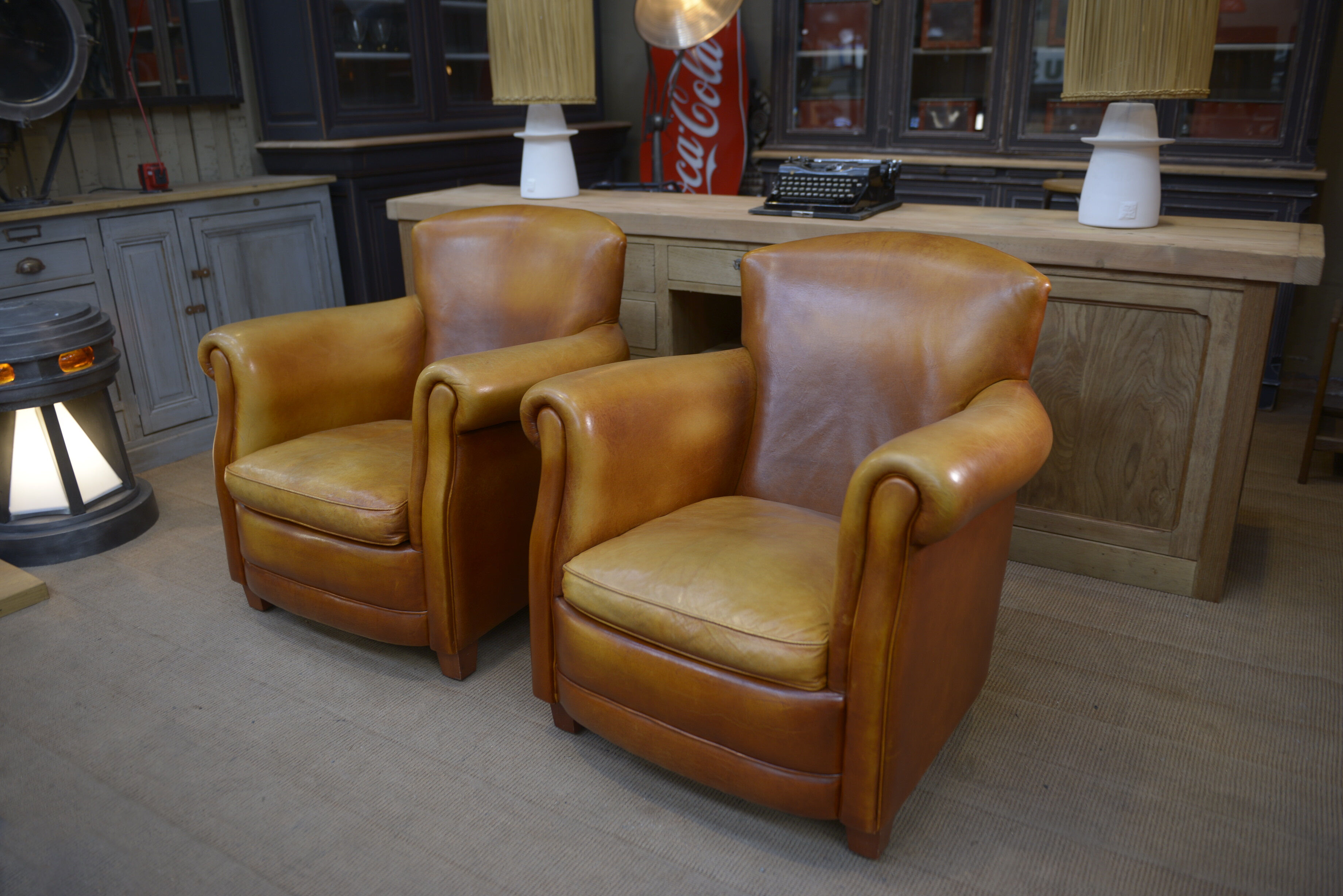 Paire de fauteuils club vintage en cuir