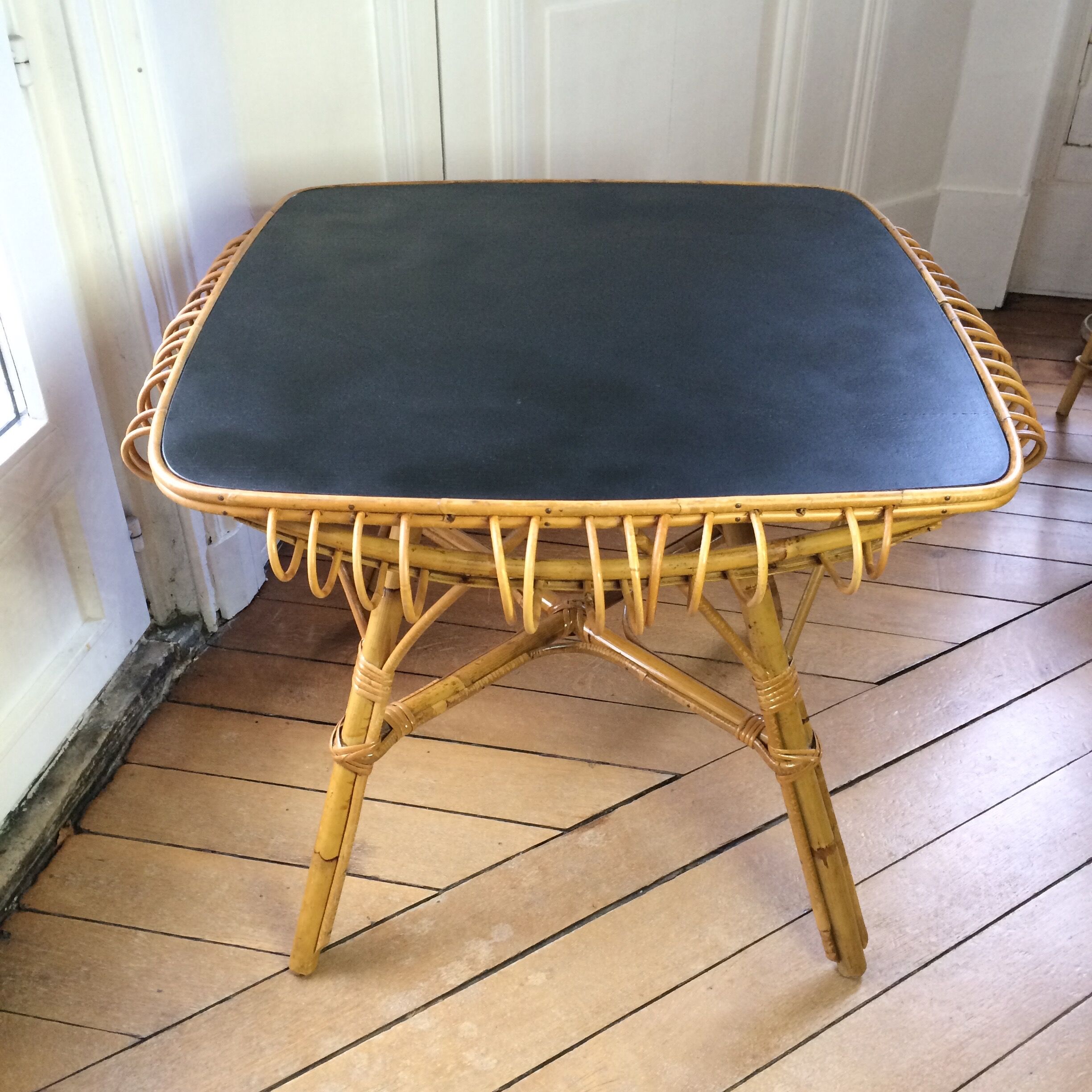 Table rattan to loops