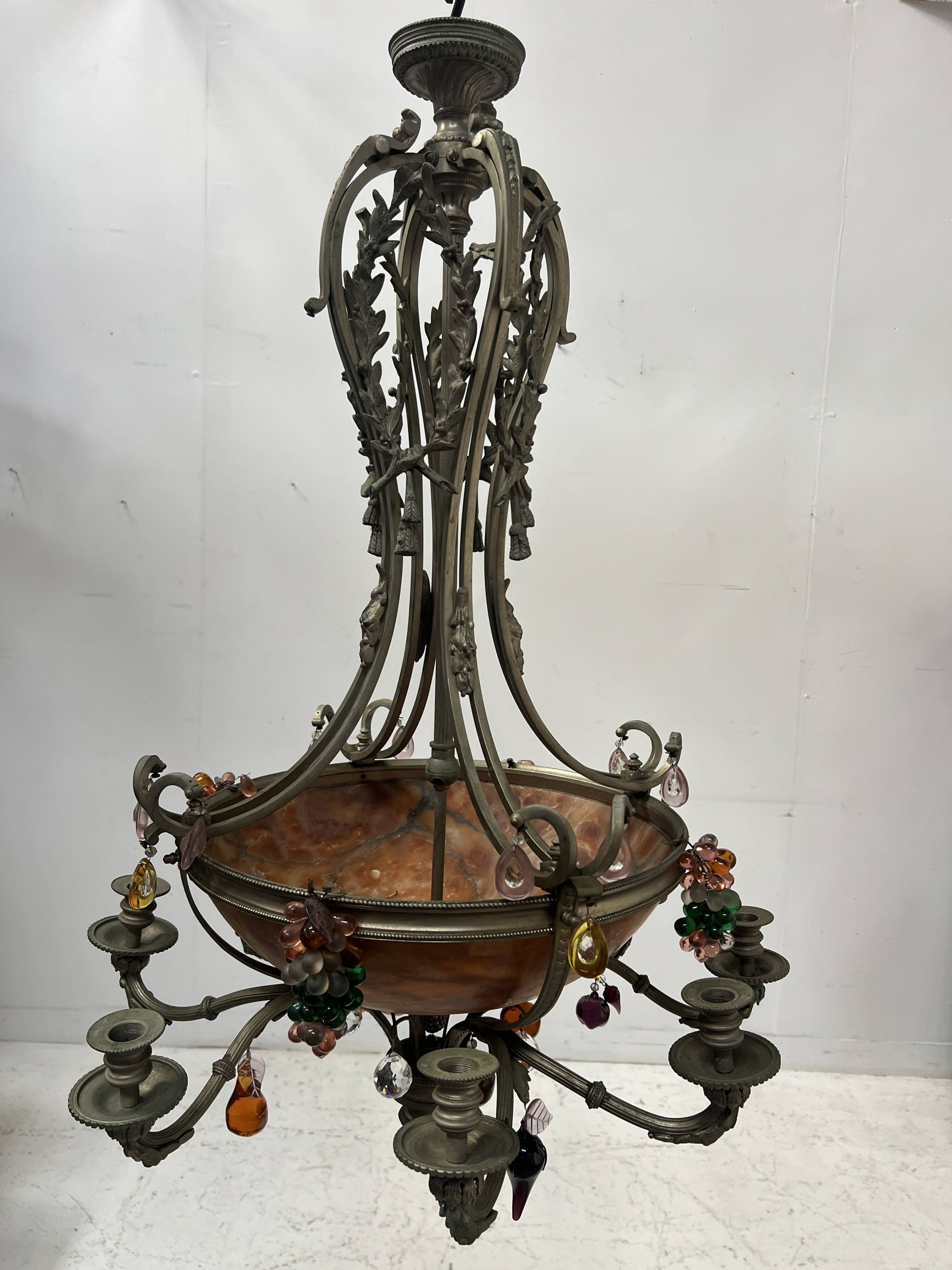 Napoleon III chandelier in bronze and alabaster with eight light arms, 19th century.