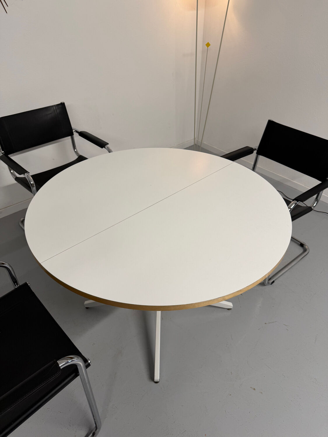 Extendable dining table designed by George Nelson for Herman Miller 60’