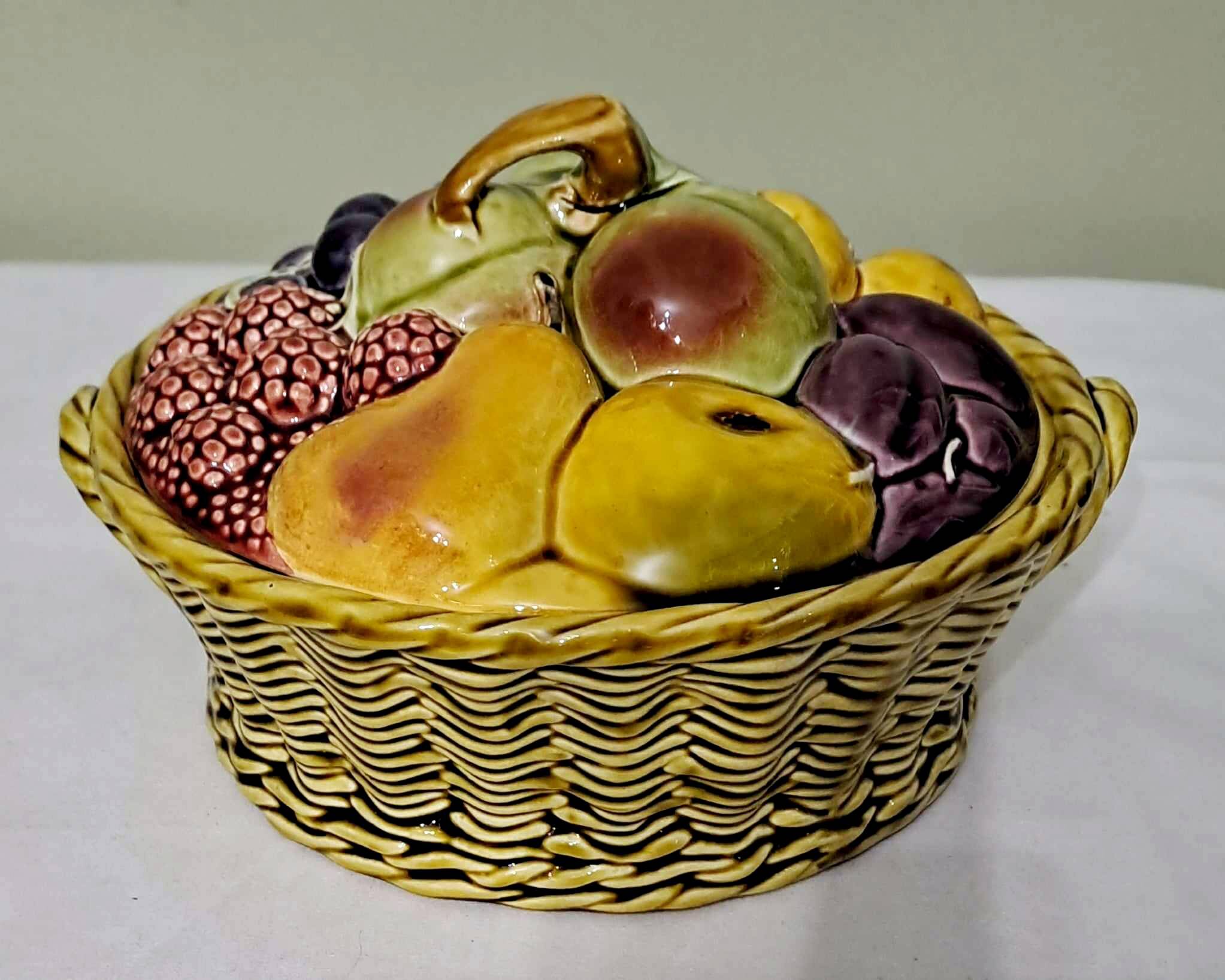 Sarreguemines Majolica slip lidded basket